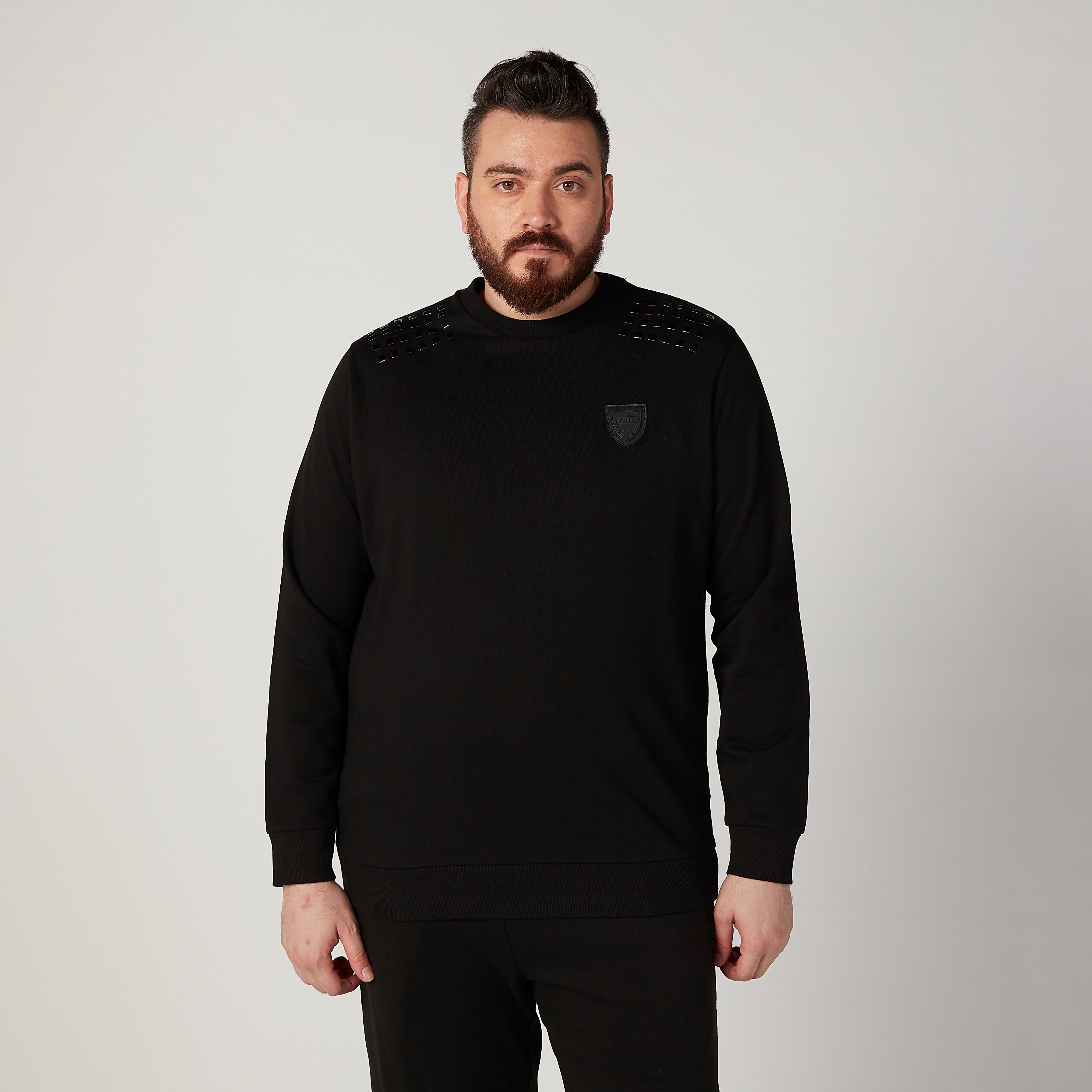 سويت شيرت مزيّن بياقة ضيّقة وأكمام طويلة-men-winterwear-hoodiesandsweatshirts-image-1