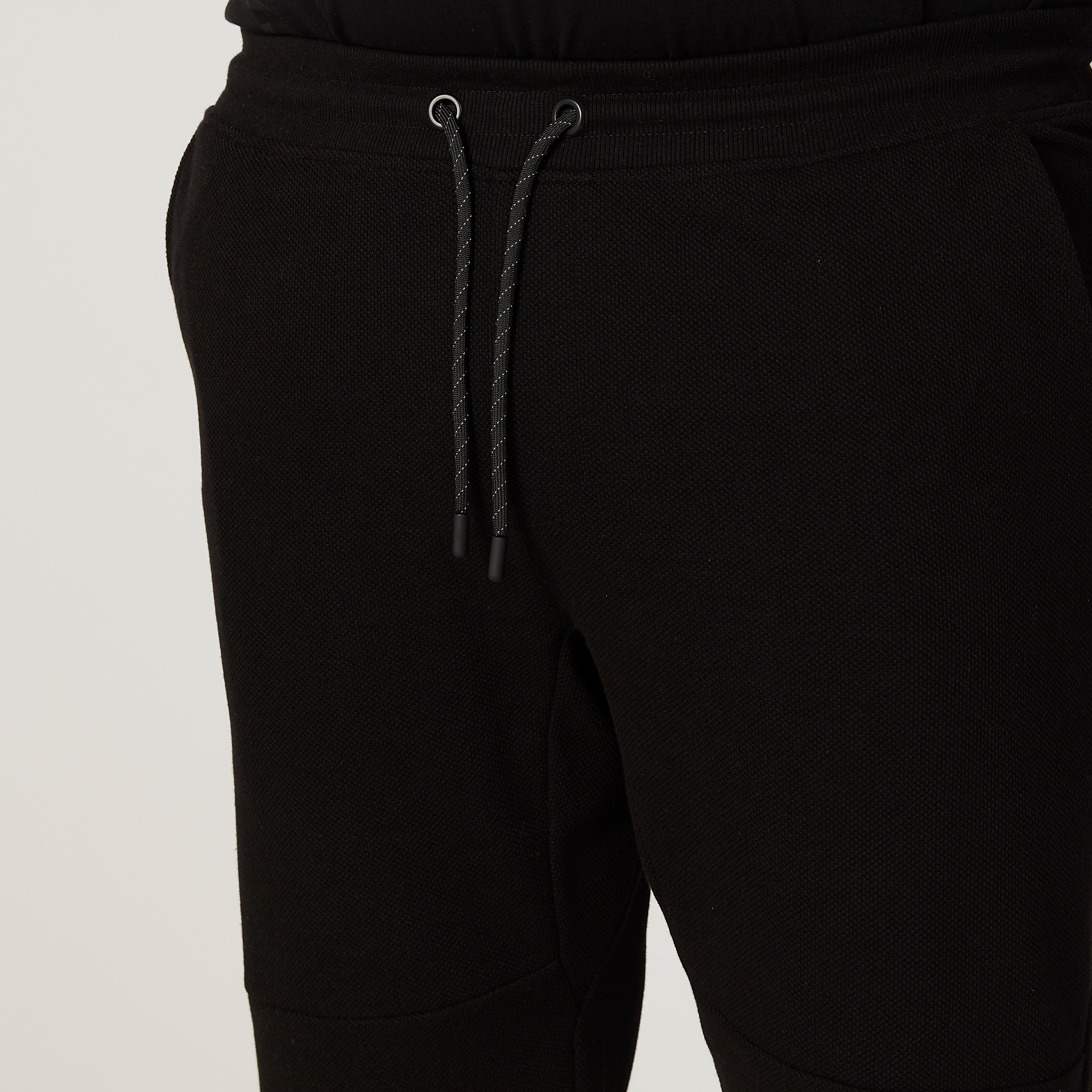 شورت سادة بخصر متوسط الارتفاع ورباط إغلاق-men-clothing-bottoms-shorts-image-2