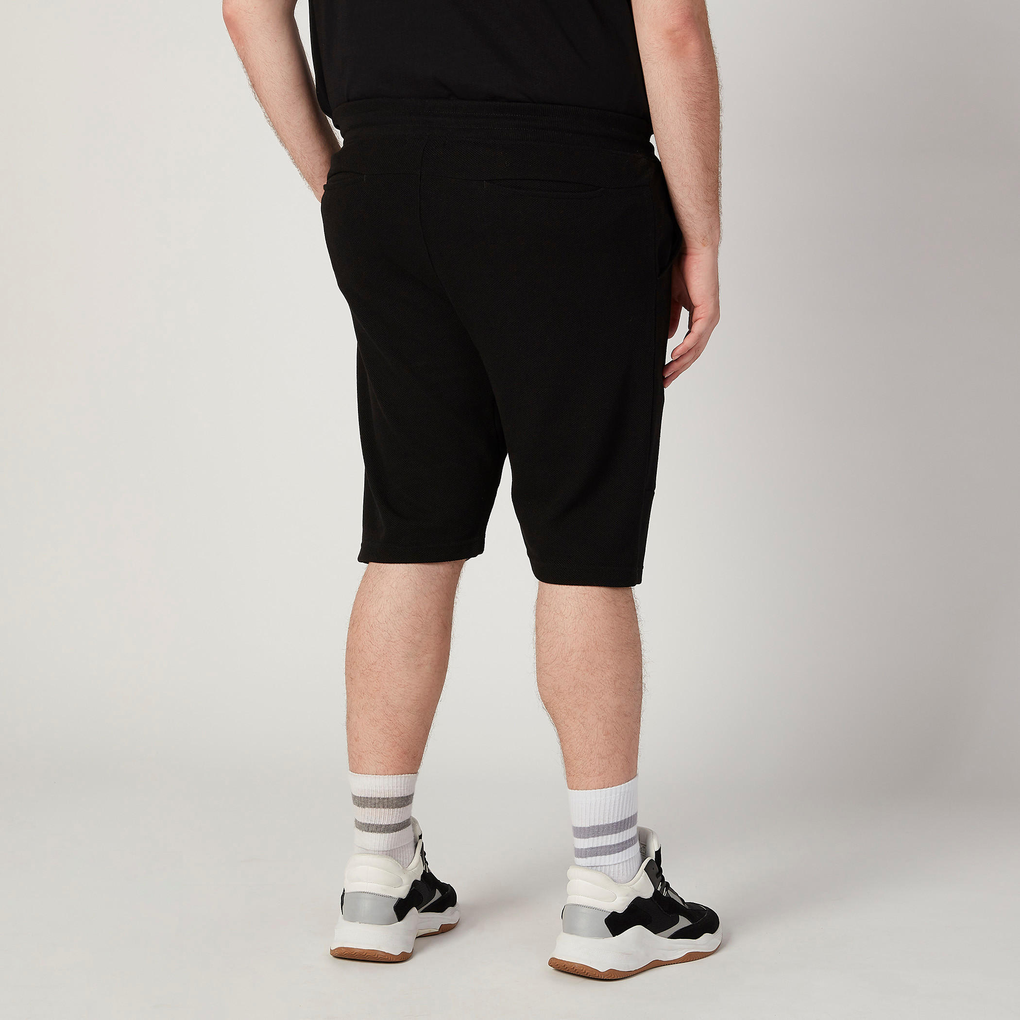 شورت سادة بخصر متوسط الارتفاع ورباط إغلاق-men-clothing-bottoms-shorts-image-1