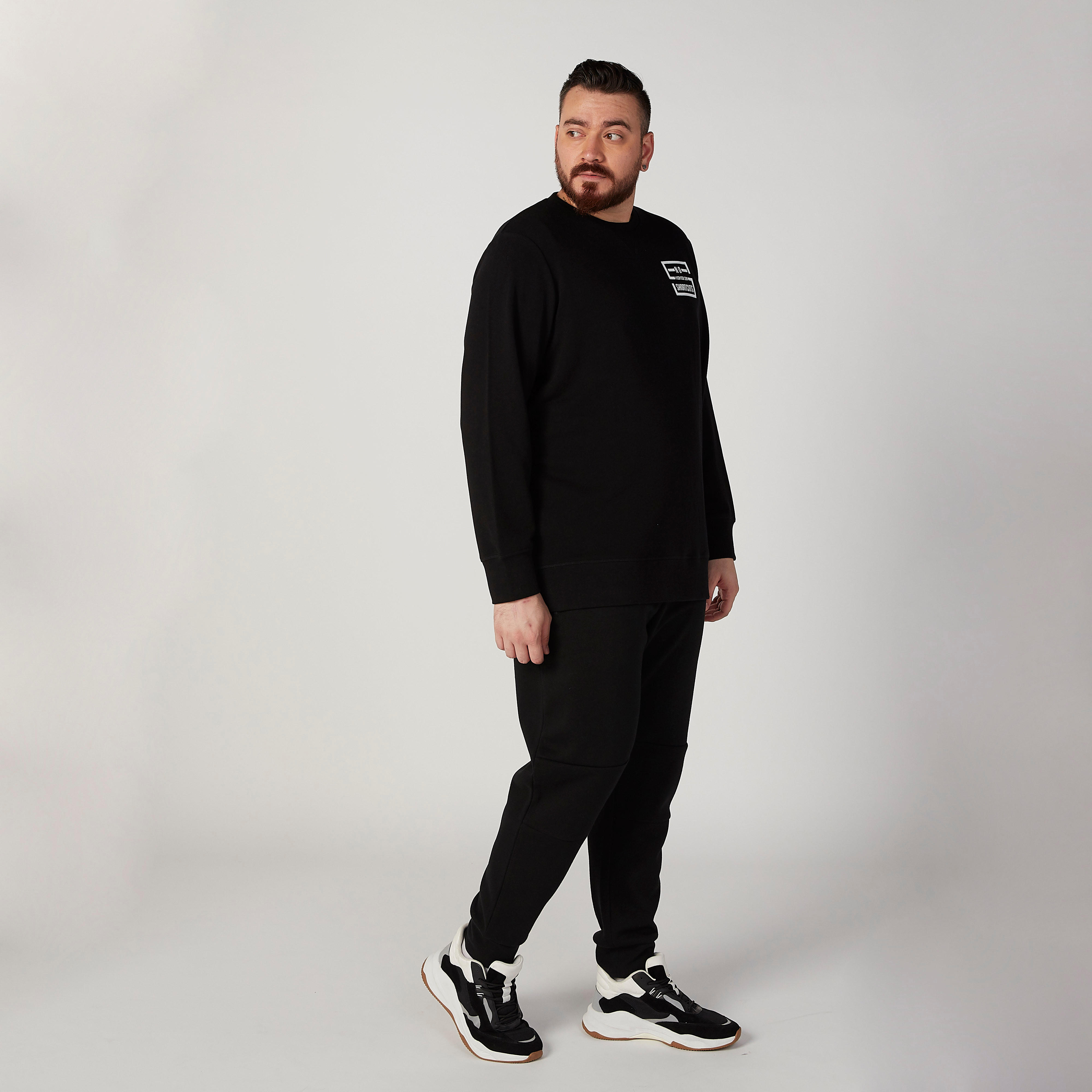 سويت شيرت بياقة مستديرة وأكمام طويلة وطبعات-men-winterwear-hoodiesandsweatshirts-image-2