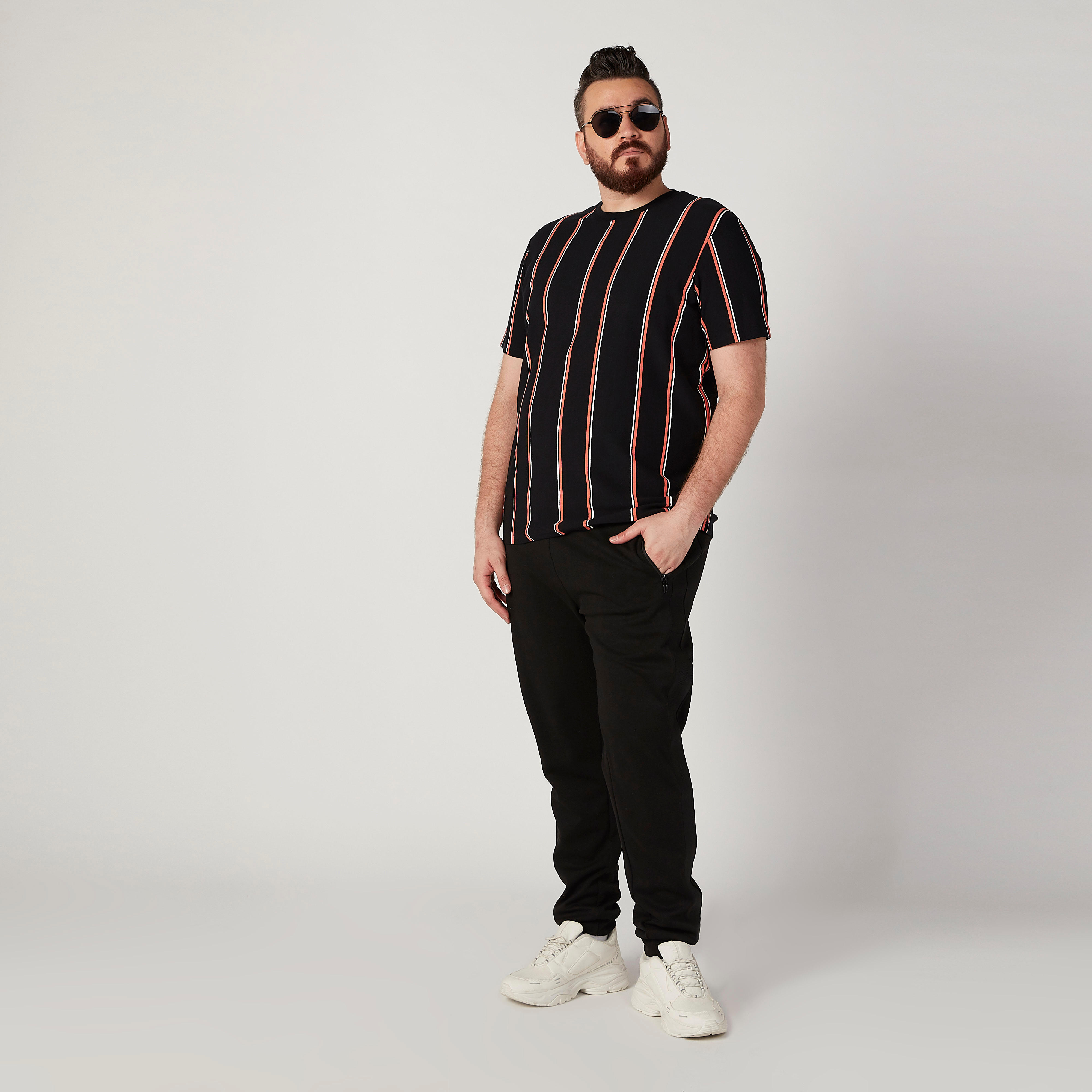 بنطلون سادة بخصر مطّاطي متوسط الارتفاع وجيوب-men-clothing-bottoms-trousersandchinos-trousers-image-2