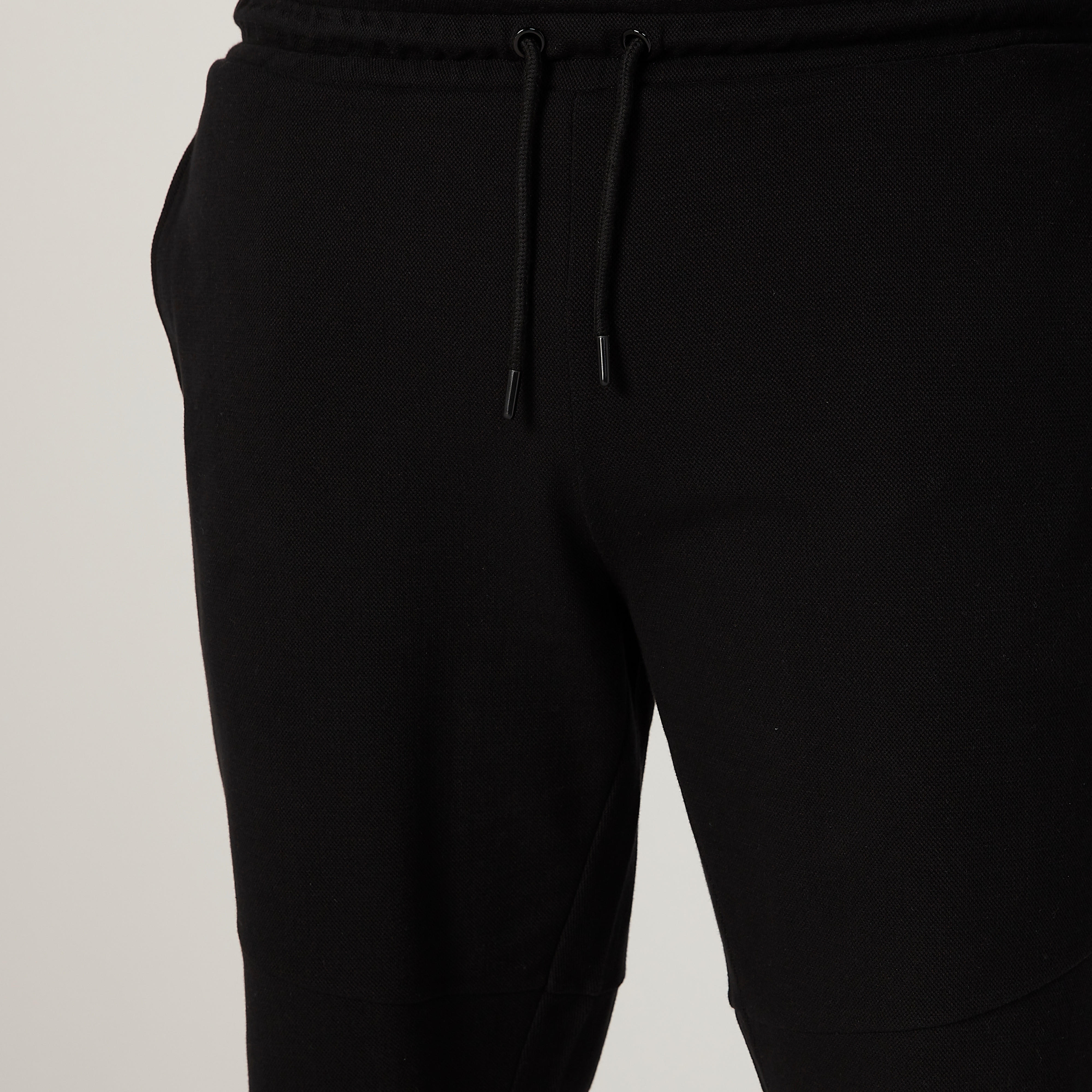 شورت سادة بخصر مطّاطي متوسط الارتفاع وجيوب-men-clothing-bottoms-shorts-image-2