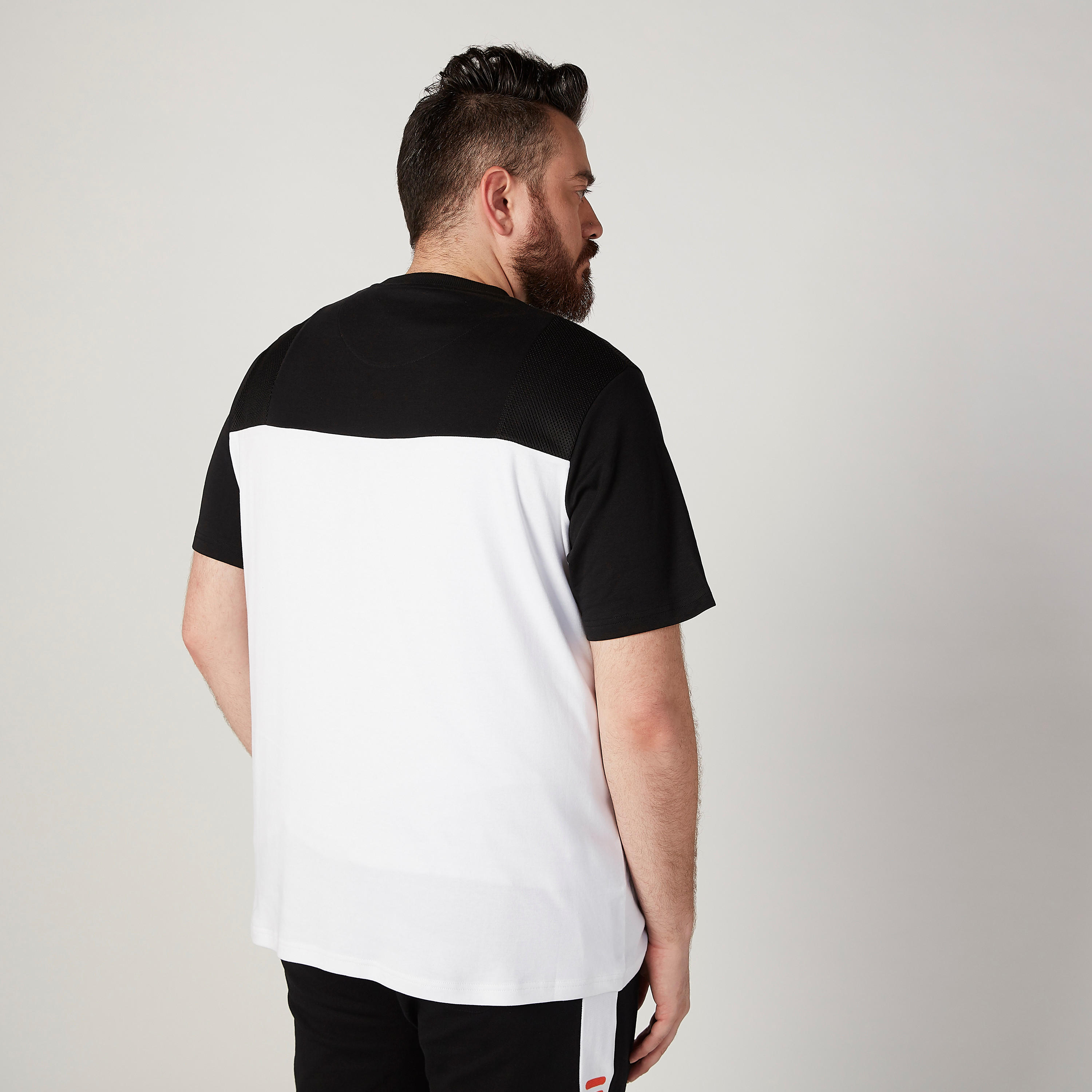 تيشيرت بياقة ضيّقة وأكمام قصيرة وطبعات-men-clothing-tshirtsandpolos-tshirts-image-4