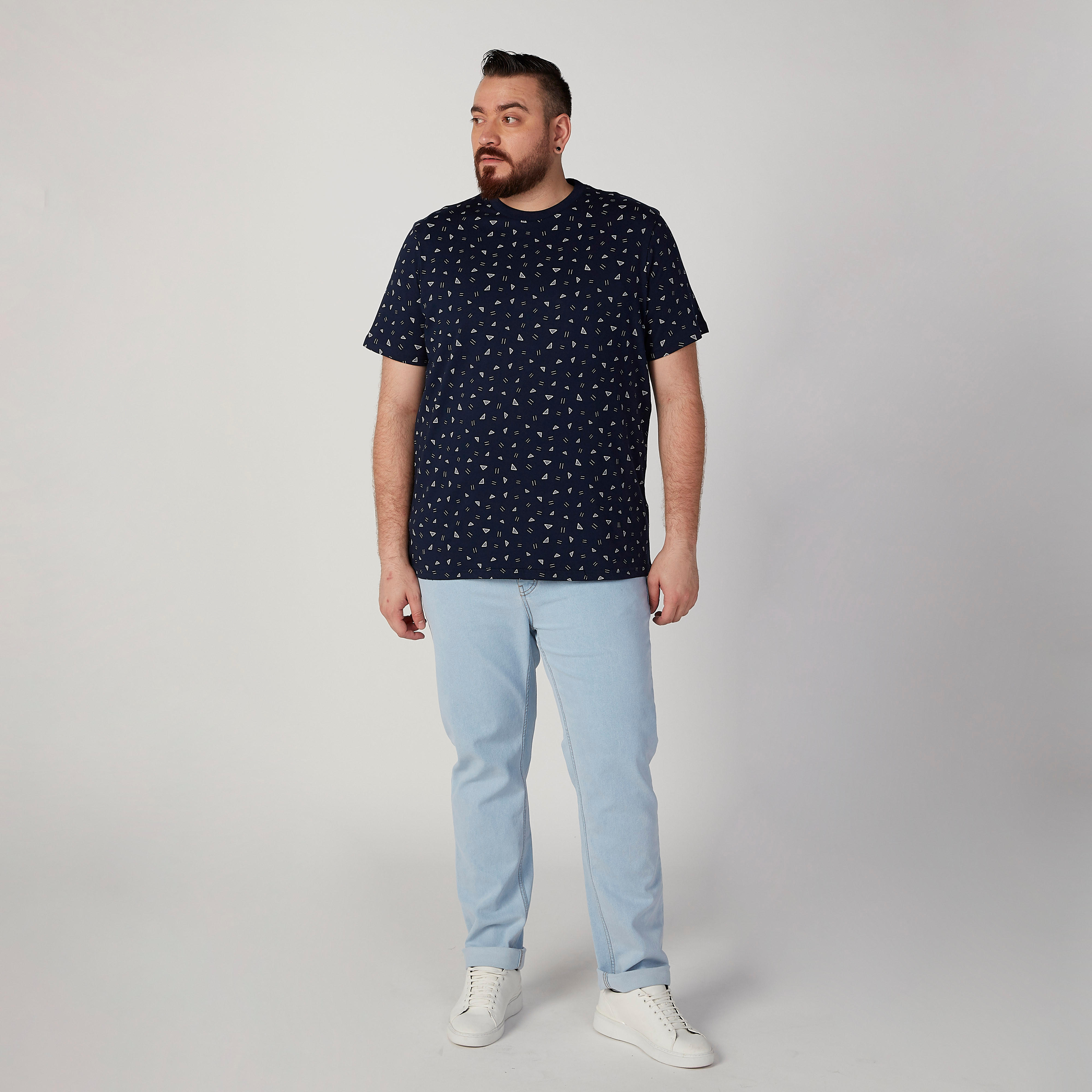 تيشيرت بياقة ضيّقة وأكمام قصيرة وطبعات-men-clothing-tshirtsandpolos-tshirts-image-2