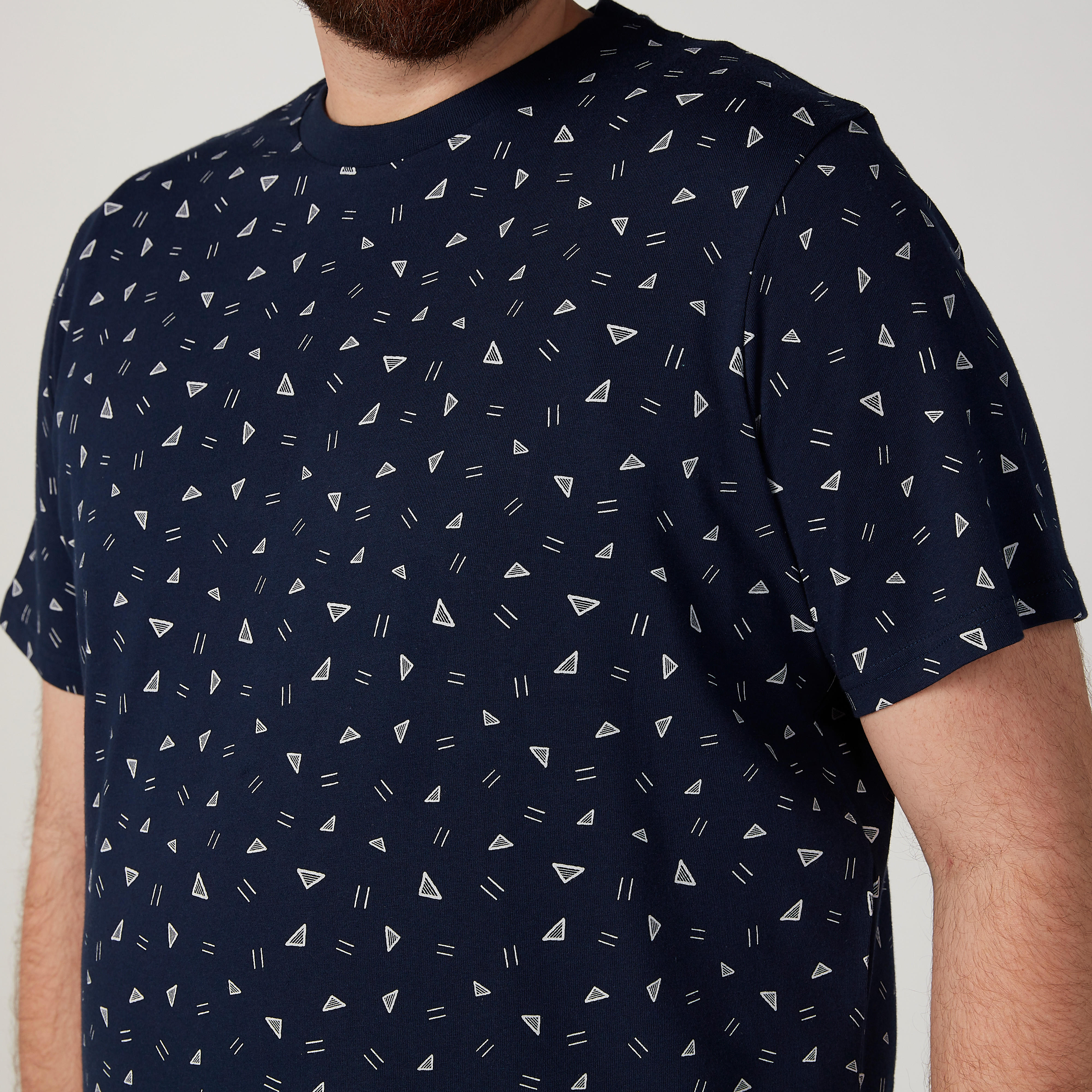 تيشيرت بياقة ضيّقة وأكمام قصيرة وطبعات-men-clothing-tshirtsandpolos-tshirts-image-3