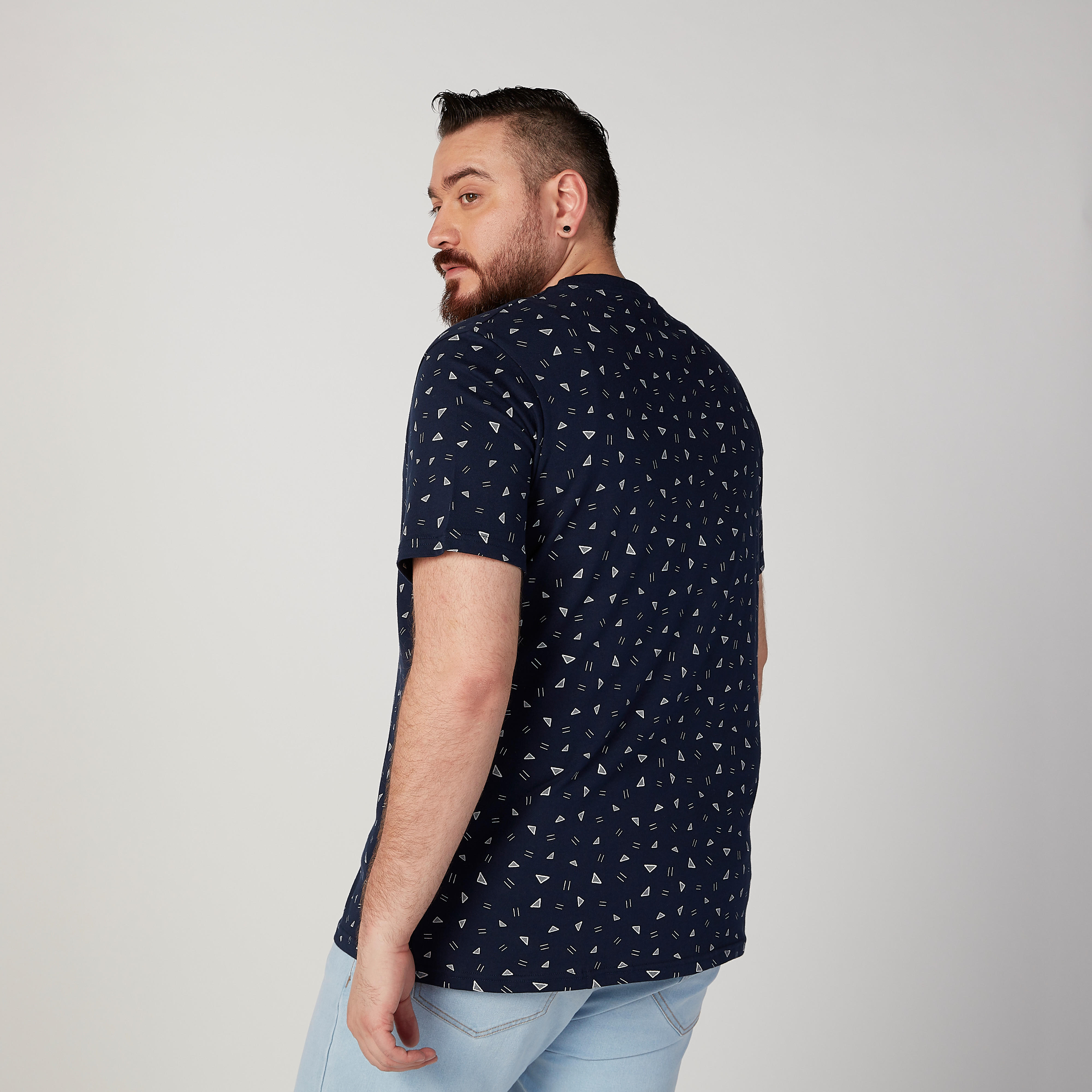 تيشيرت بياقة ضيّقة وأكمام قصيرة وطبعات-men-clothing-tshirtsandpolos-tshirts-image-4
