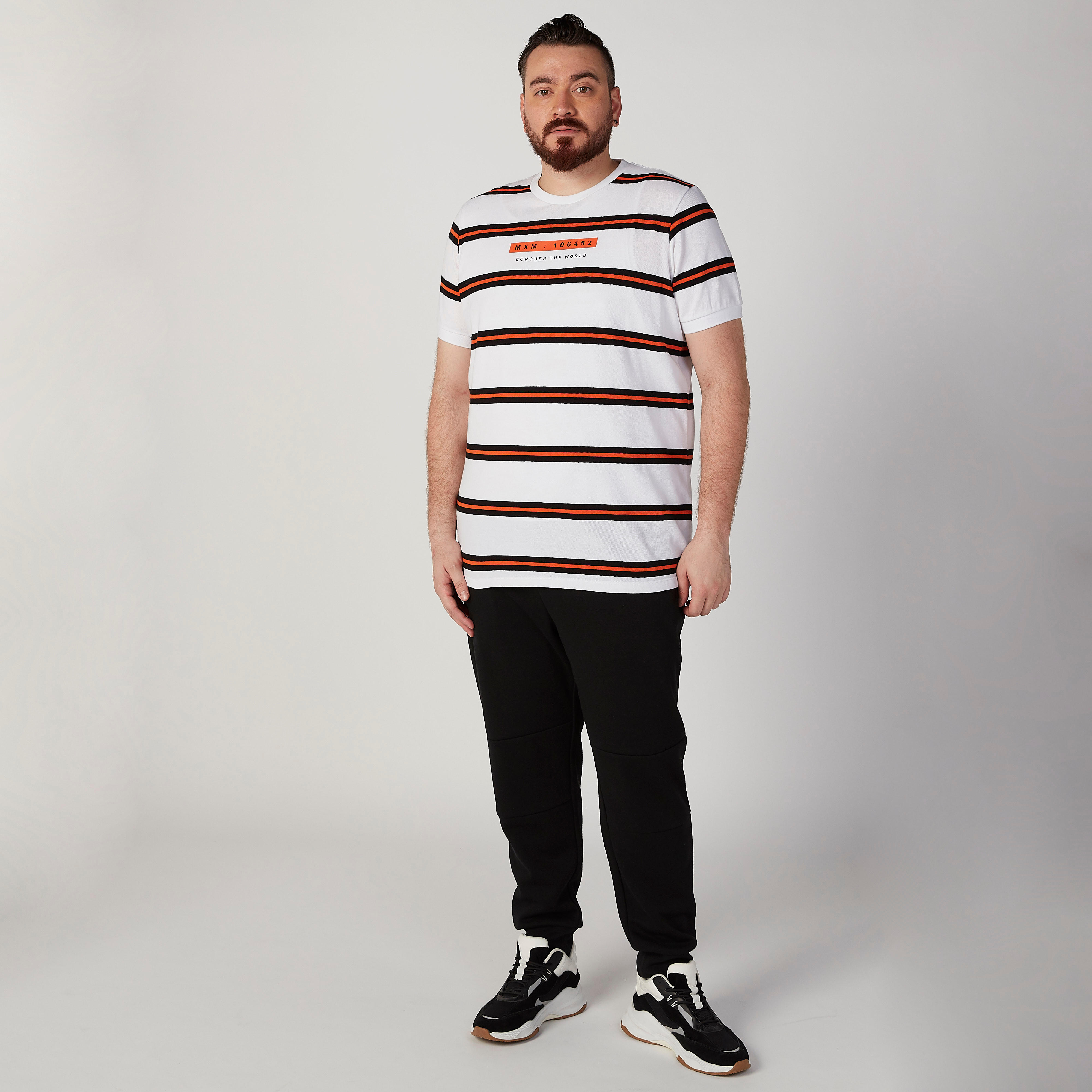 تيشيرت مخطّط بياقة مستديرة وأكمام قصيرة-men-clothing-tshirtsandpolos-tshirts-image-2