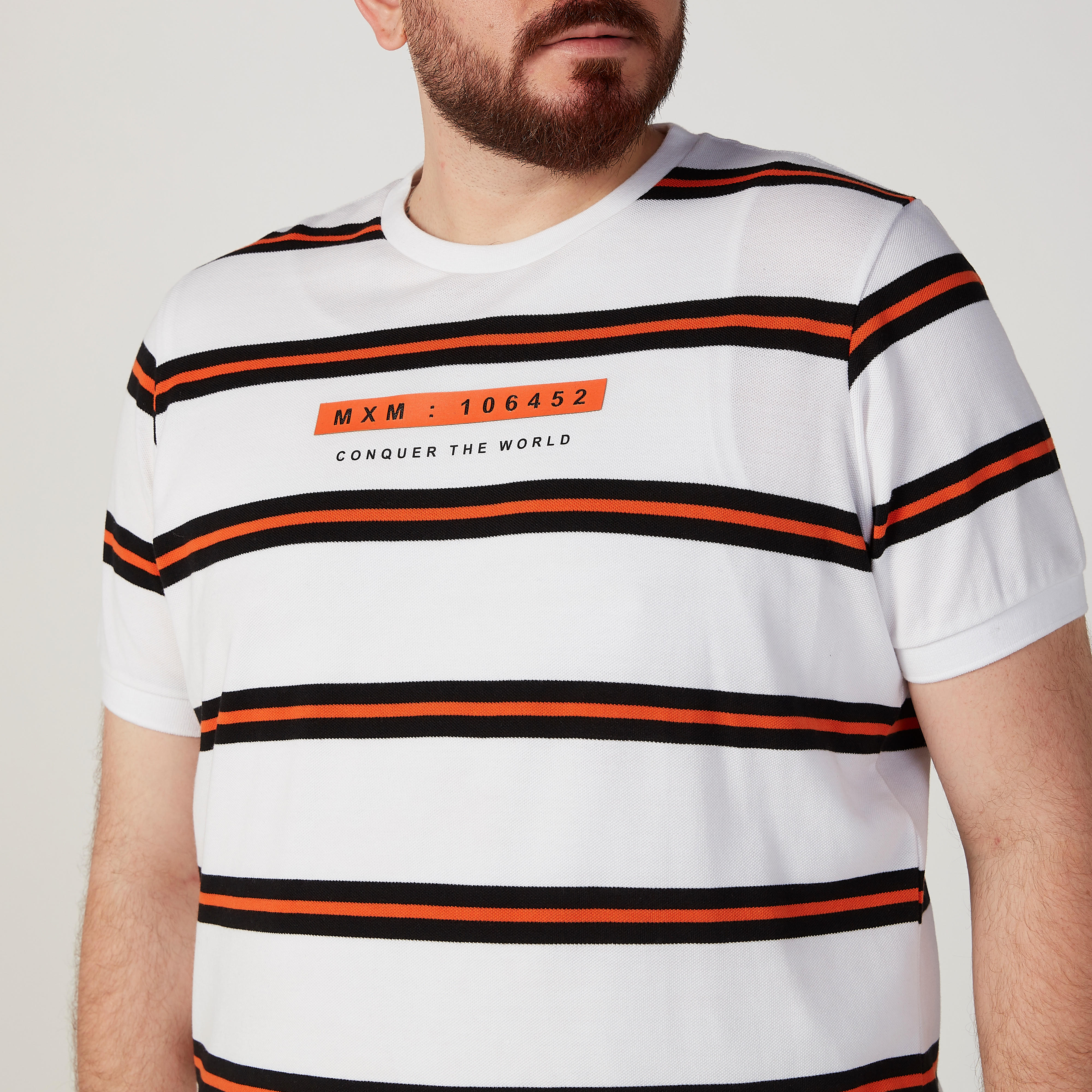 تيشيرت مخطّط بياقة مستديرة وأكمام قصيرة-men-clothing-tshirtsandpolos-tshirts-image-3