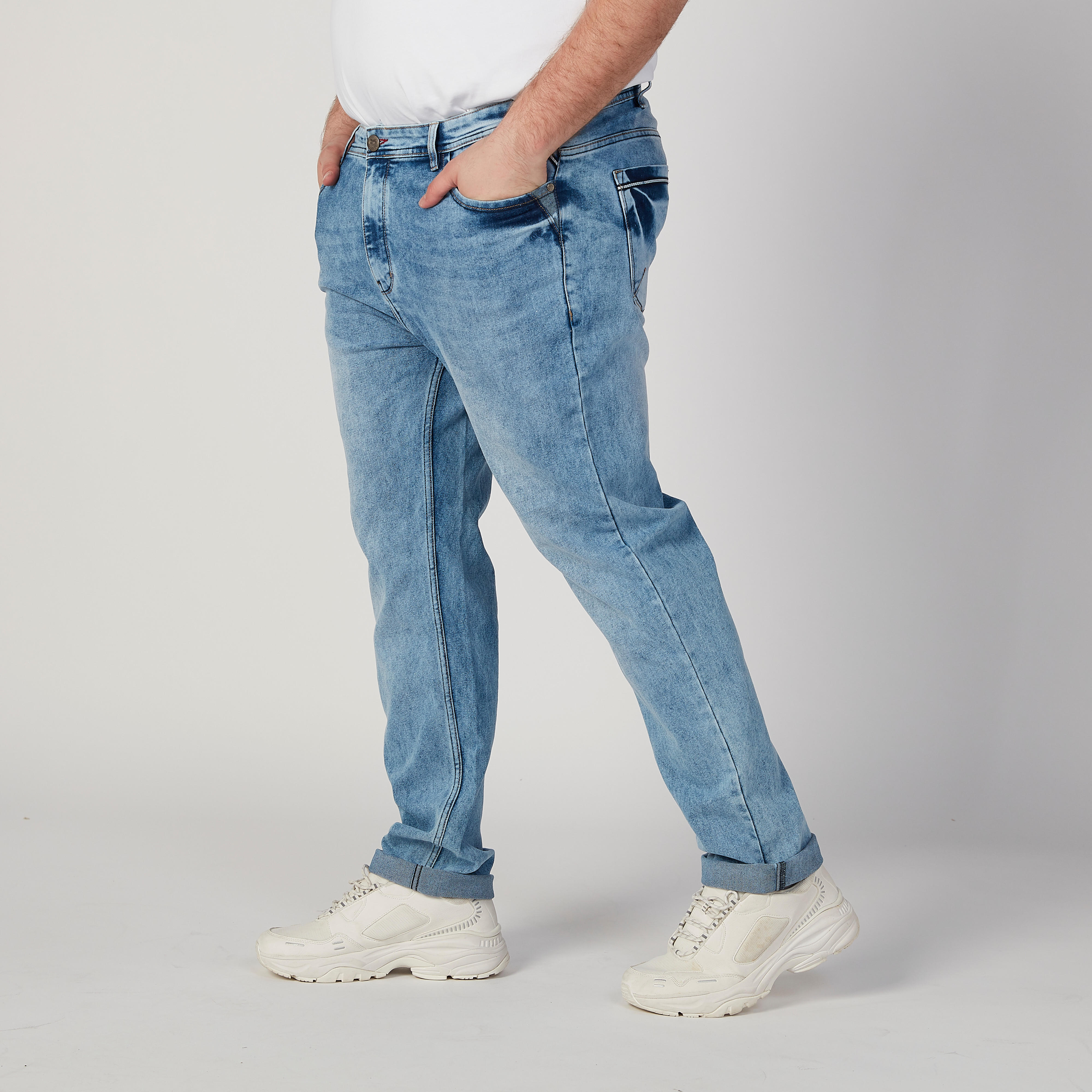 بنطلون جينز سادة بخصر متوسط الارتفاع وجيوب-men-clothing-bottoms-jeans-image-1
