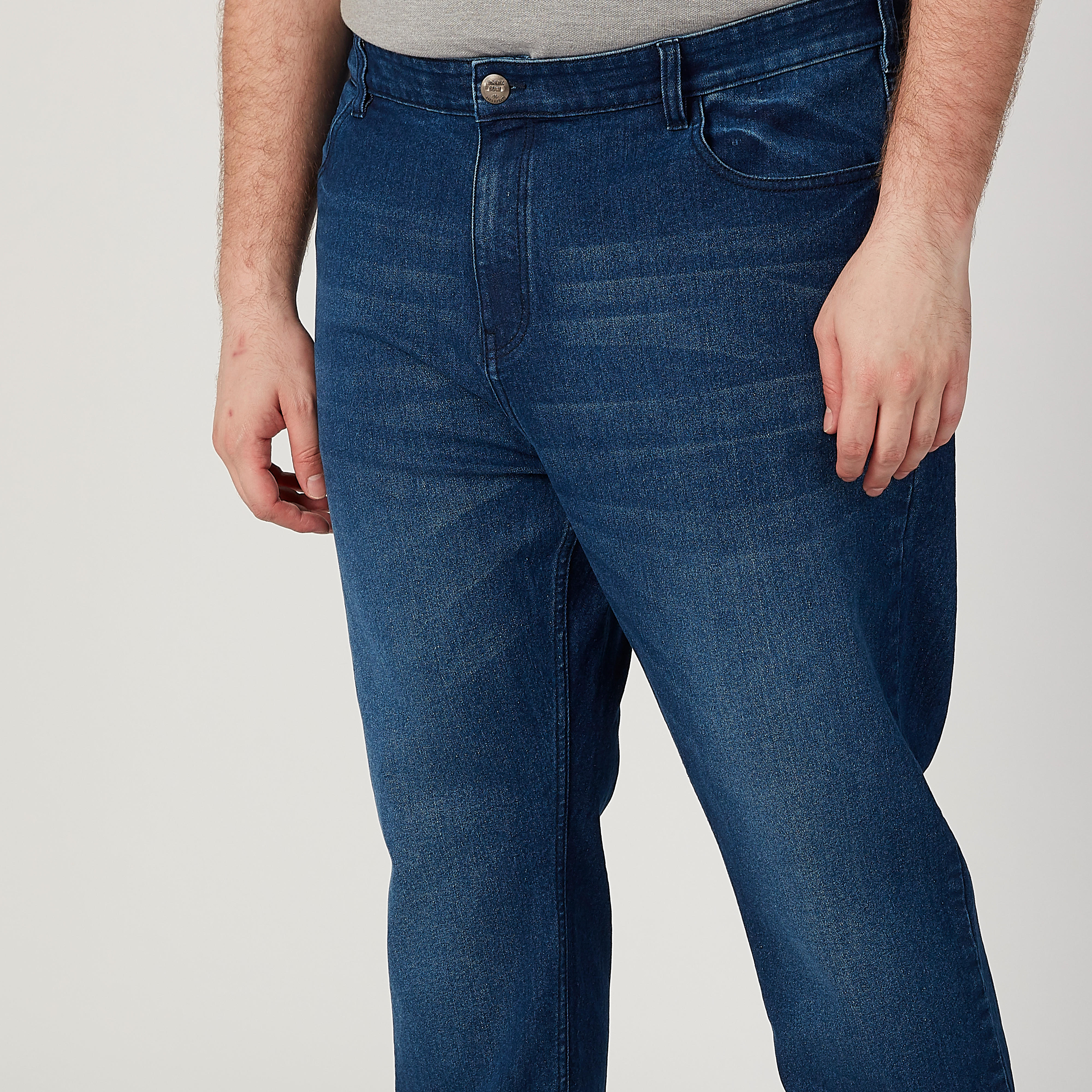 بنطلون جينز سادة بخصر متوسط الارتفاع وجيوب وحلقات للحزام-men-clothing-bottoms-jeans-image-3