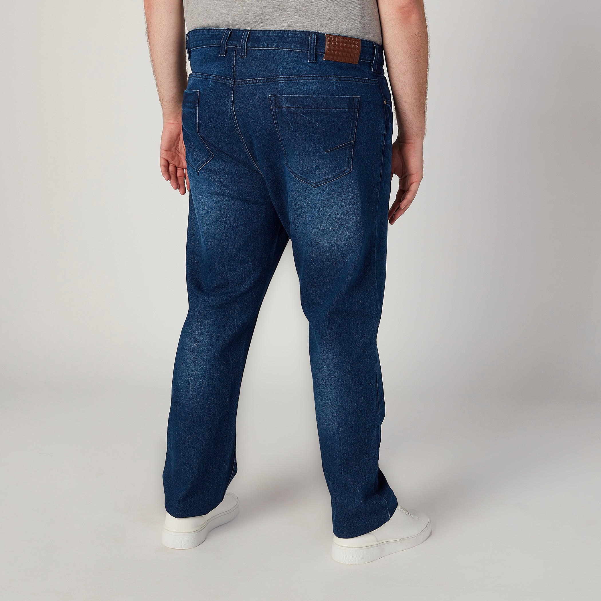 بنطلون جينز سادة بخصر متوسط الارتفاع وجيوب وحلقات للحزام-men-clothing-bottoms-jeans-image-4