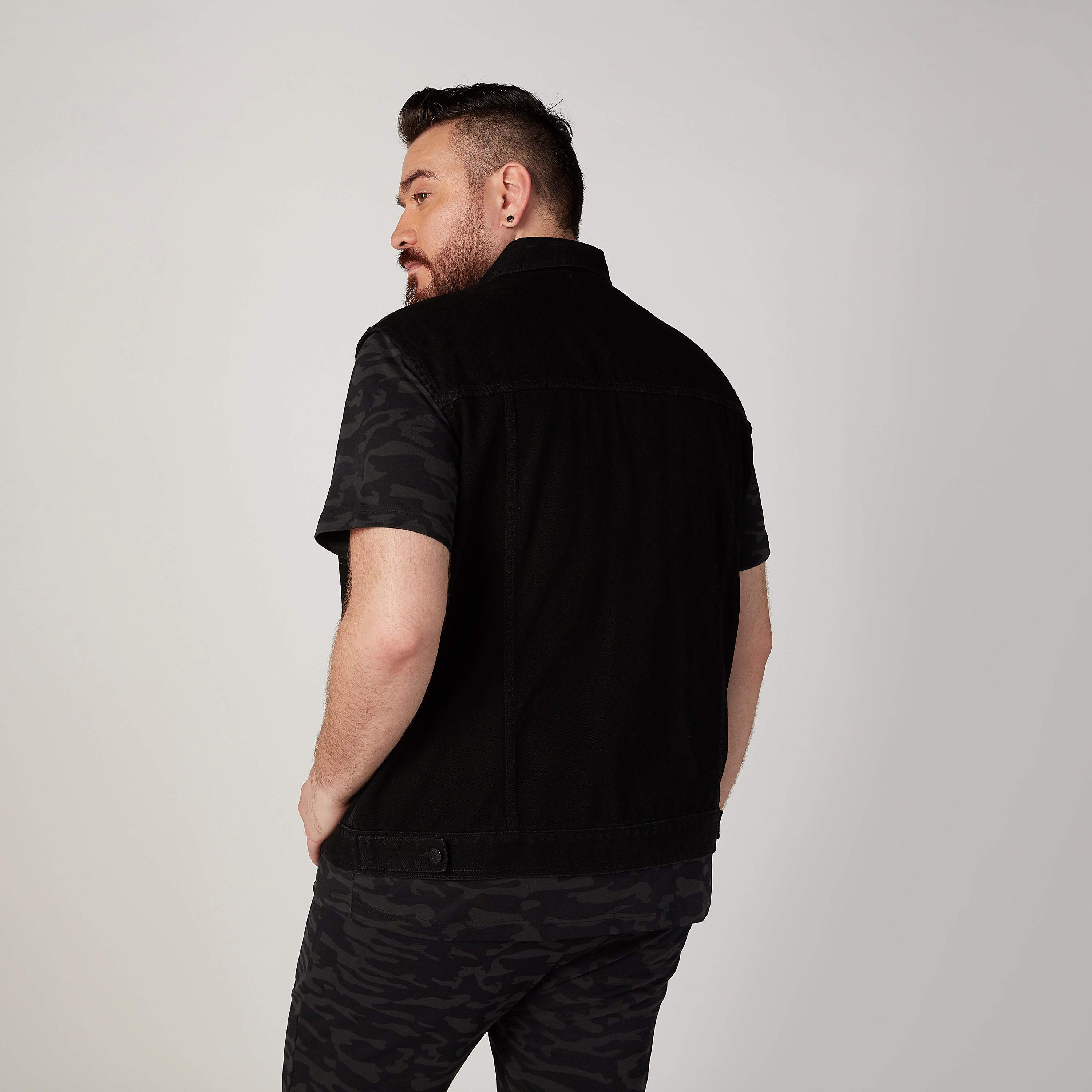 Denim Sleeveless Jacket with Flap Pockets-men-clothing-jacketsandblazers-jackets-image-4