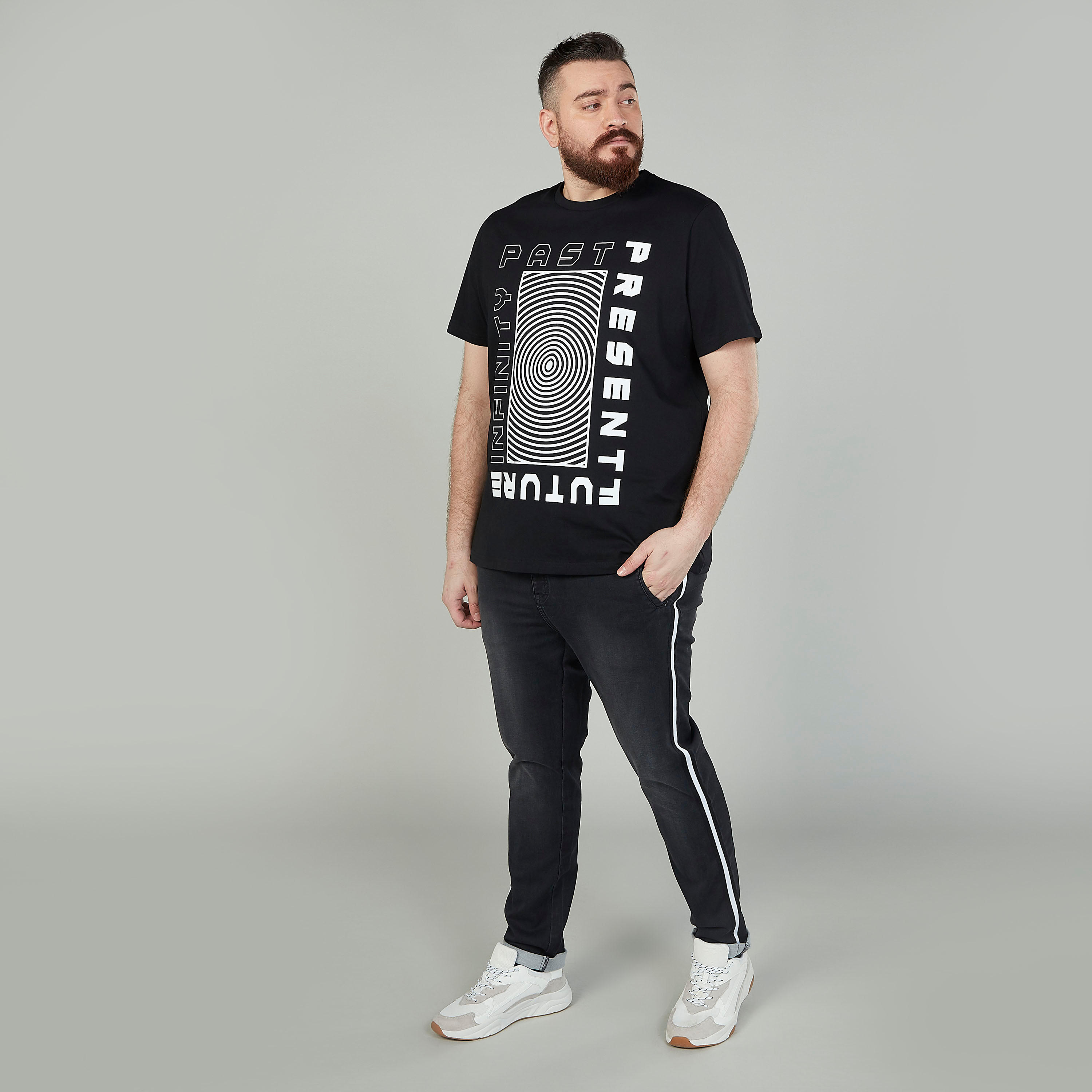 تيشيرت بياقة مستديرة وأكمام قصيرة وطبعات-men-clothing-tshirtsandpolos-tshirts-image-3