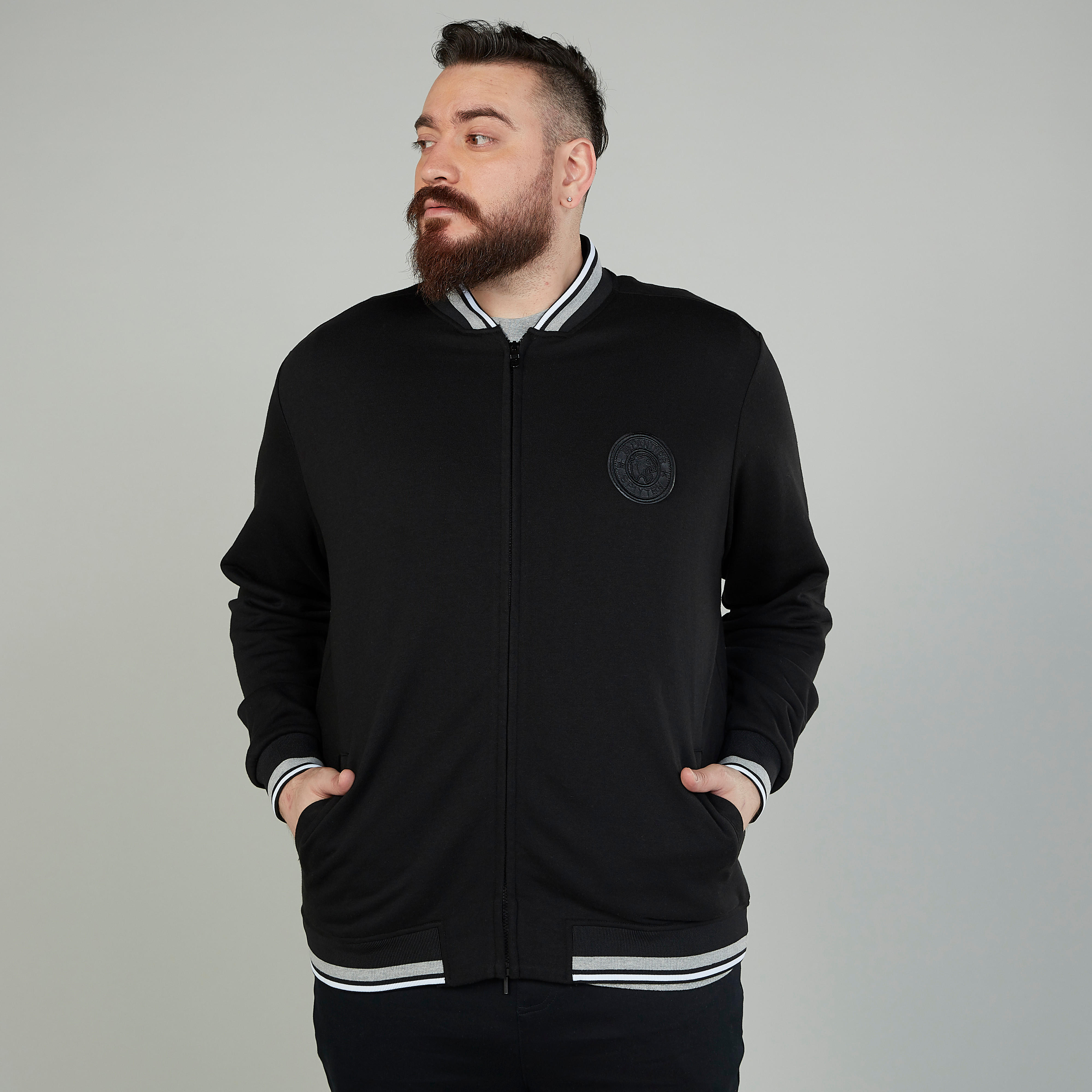سويت شيرت بومبر سادة بأكمام طويلة وتفاصيل جيوب-men-winterwear-hoodiesandsweatshirts-image-1
