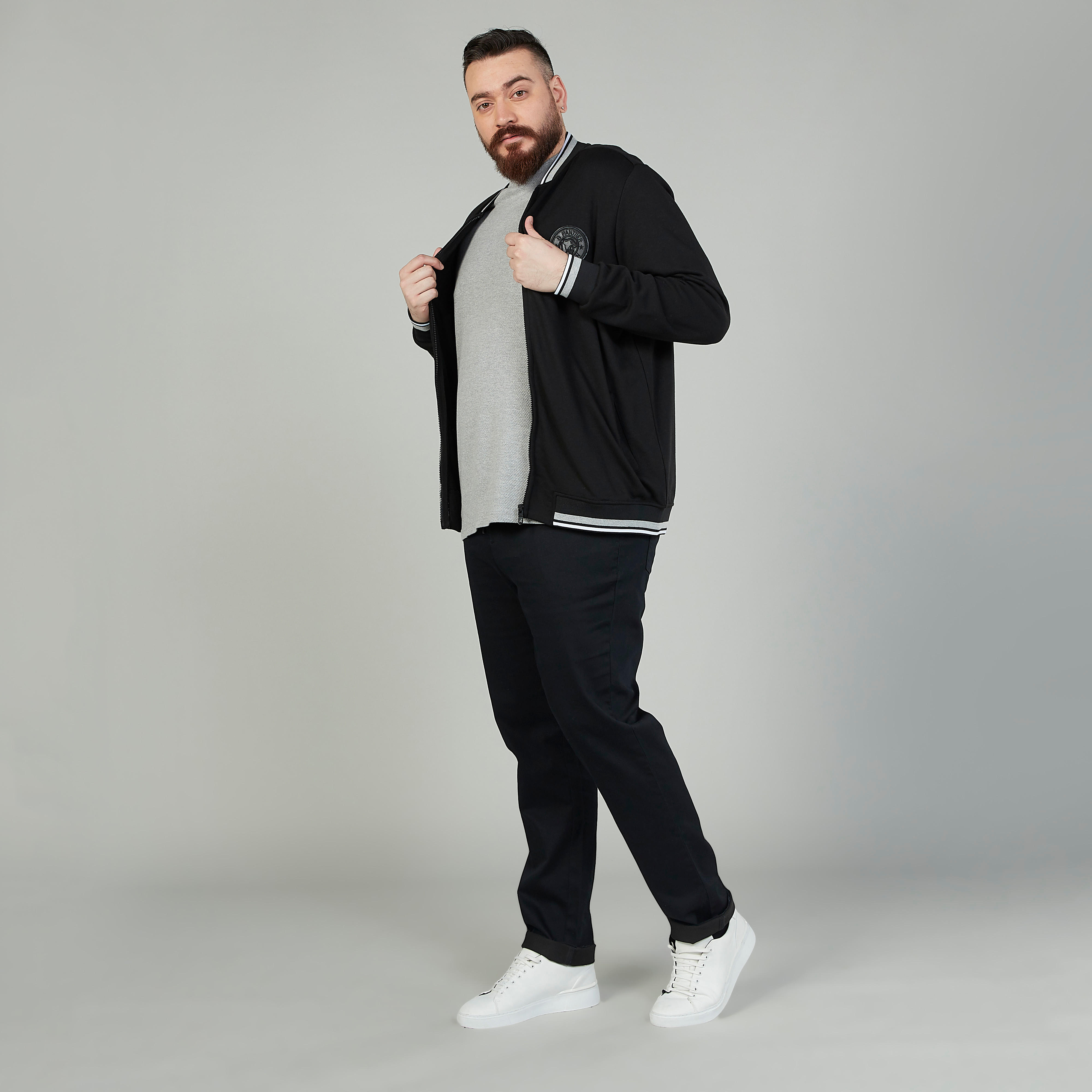 سويت شيرت بومبر سادة بأكمام طويلة وتفاصيل جيوب-men-winterwear-hoodiesandsweatshirts-image-2