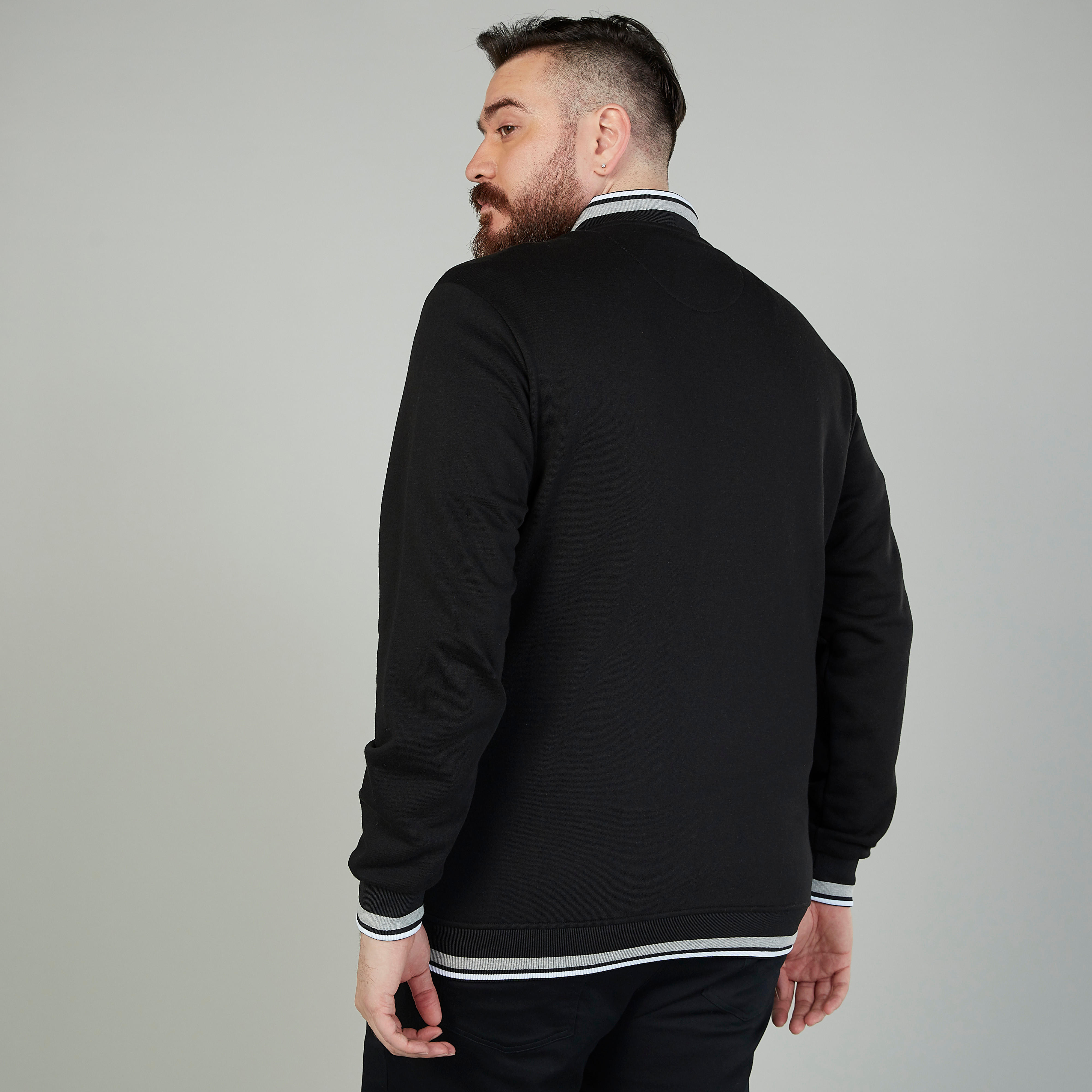 سويت شيرت بومبر سادة بأكمام طويلة وتفاصيل جيوب-men-winterwear-hoodiesandsweatshirts-image-4