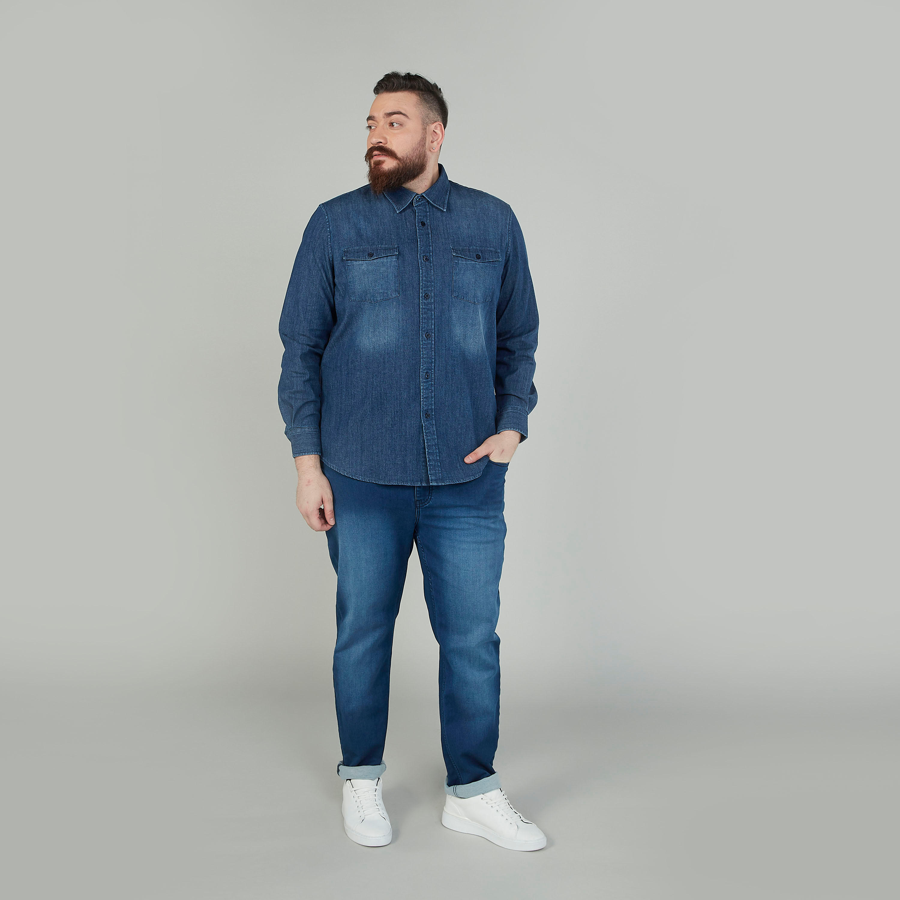 قميص دنيم بأكمام طويلة وجيوب بطيّة-men-clothing-shirts-image-2