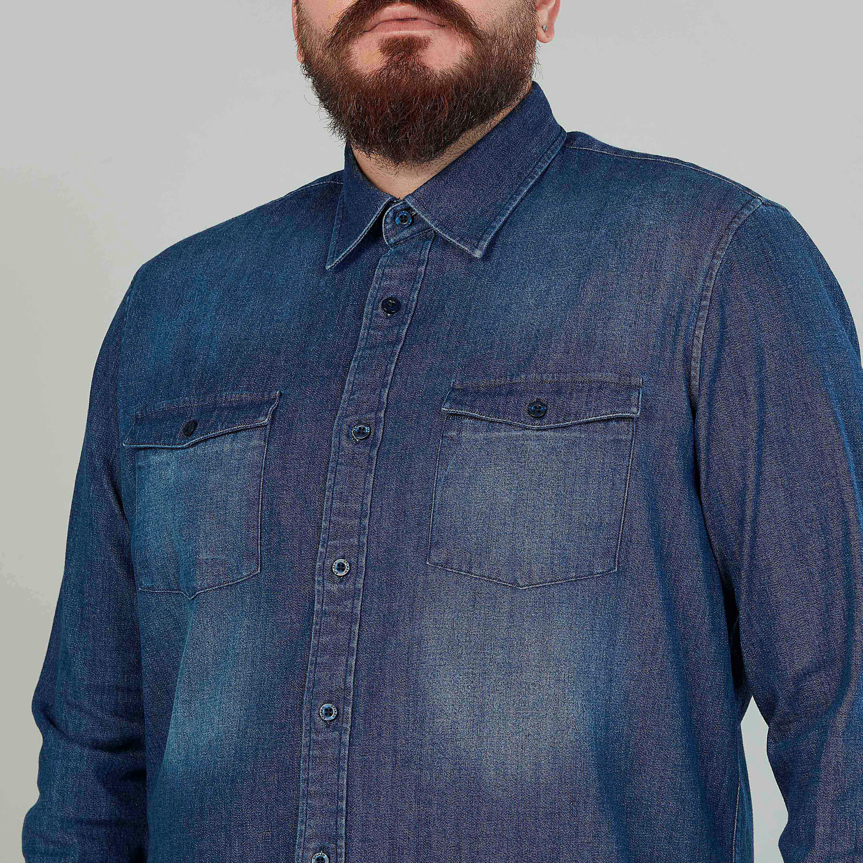 قميص دنيم بأكمام طويلة وجيوب بطيّة-men-clothing-shirts-image-3