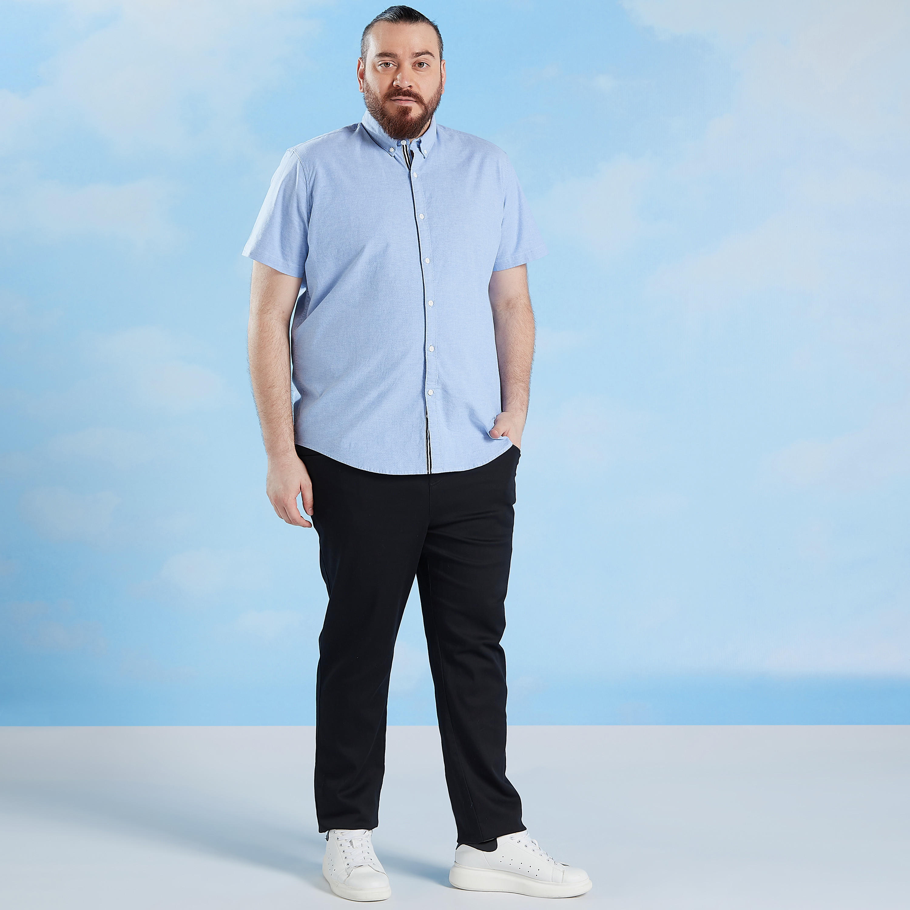 بنطلون شينو سادة طويل بتفاصيل جيب ورباط إغلاق-men-clothing-bottoms-trousersandchinos-trousers-image-2