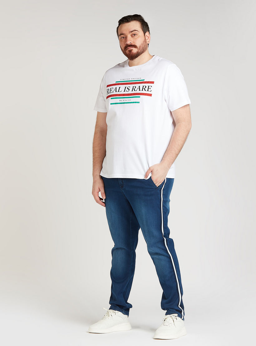 بنطلون جينز طويل بتفاصيل مطرزة وجيوب-men-clothing-bottoms-jeans-image-2
