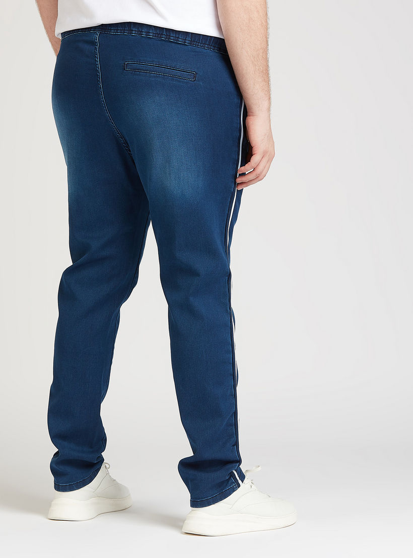 بنطلون جينز طويل بتفاصيل مطرزة وجيوب-men-clothing-bottoms-jeans-image-4