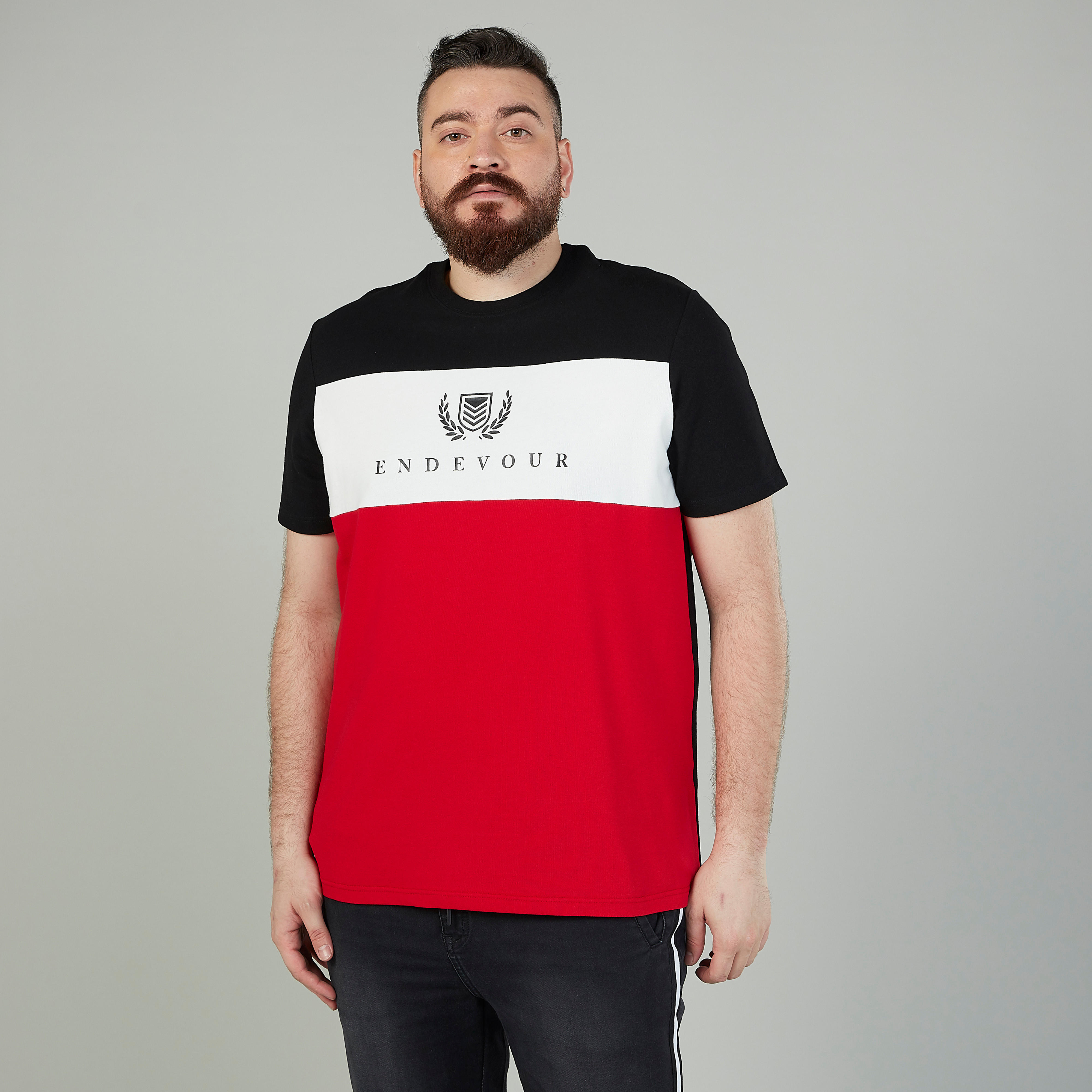 تيشيرت بياقة ضيّقة وأكمام قصيرة وطبعات-men-clothing-tshirtsandpolos-tshirts-image-4