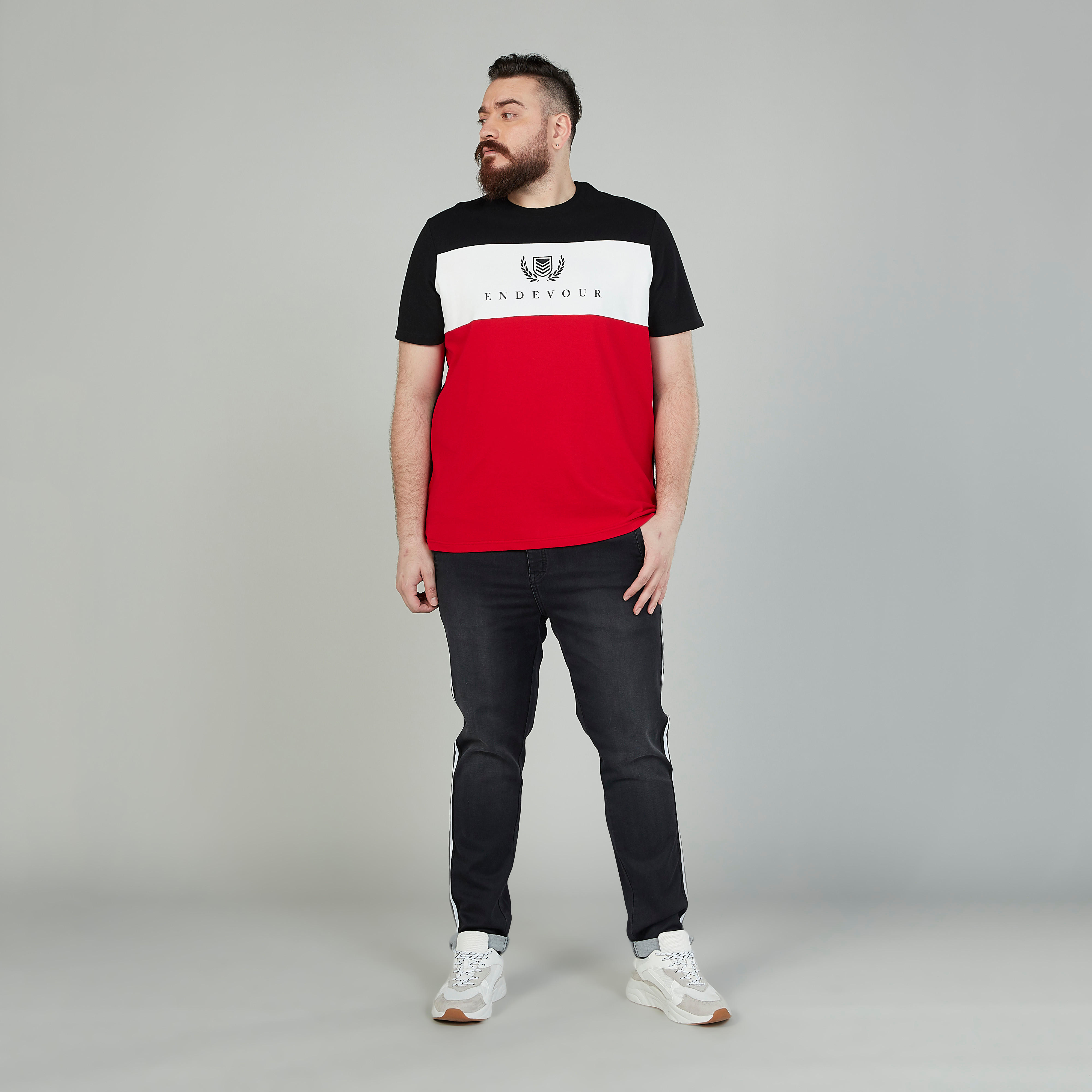 تيشيرت بياقة ضيّقة وأكمام قصيرة وطبعات-men-clothing-tshirtsandpolos-tshirts-image-3