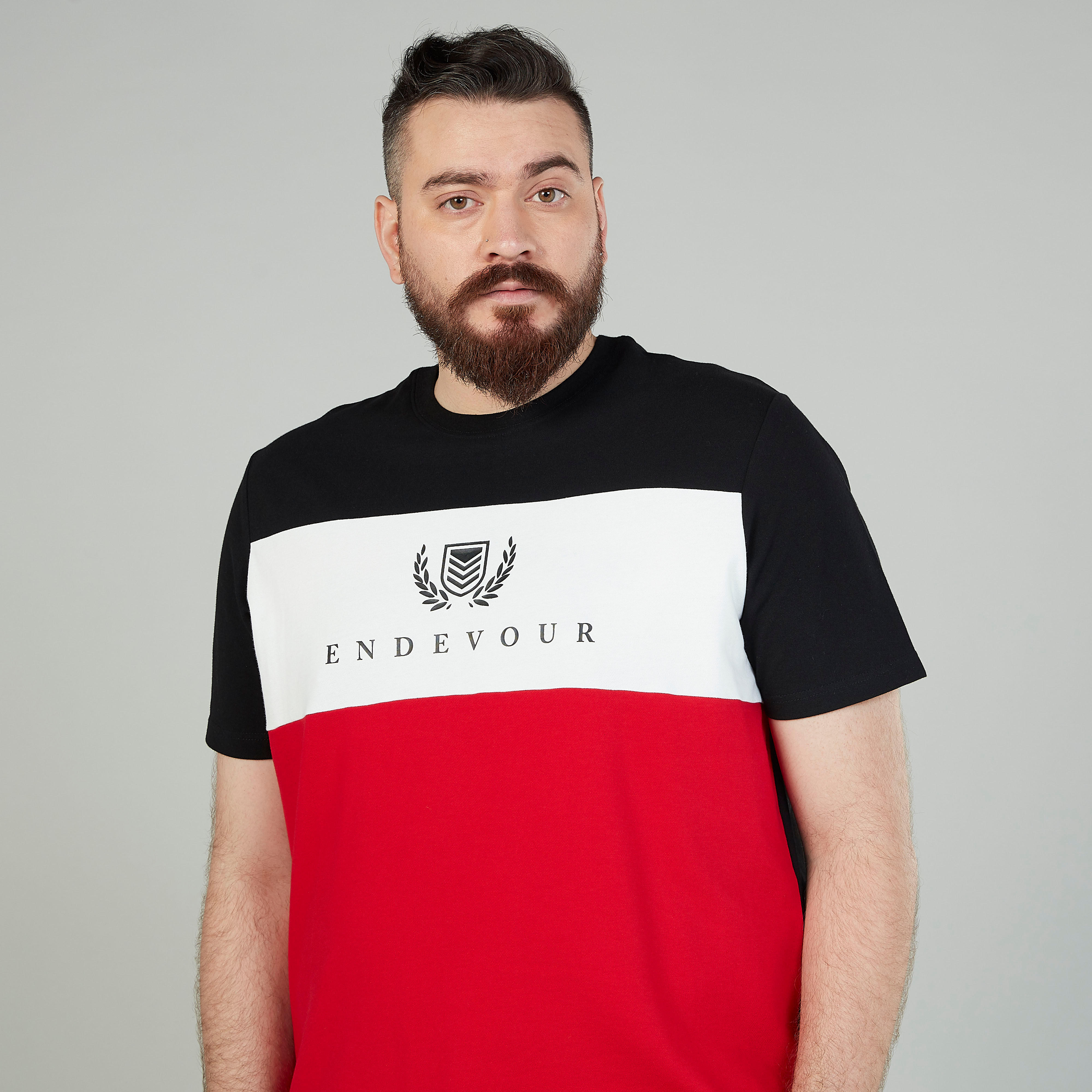 تيشيرت بياقة ضيّقة وأكمام قصيرة وطبعات-men-clothing-tshirtsandpolos-tshirts-image-2