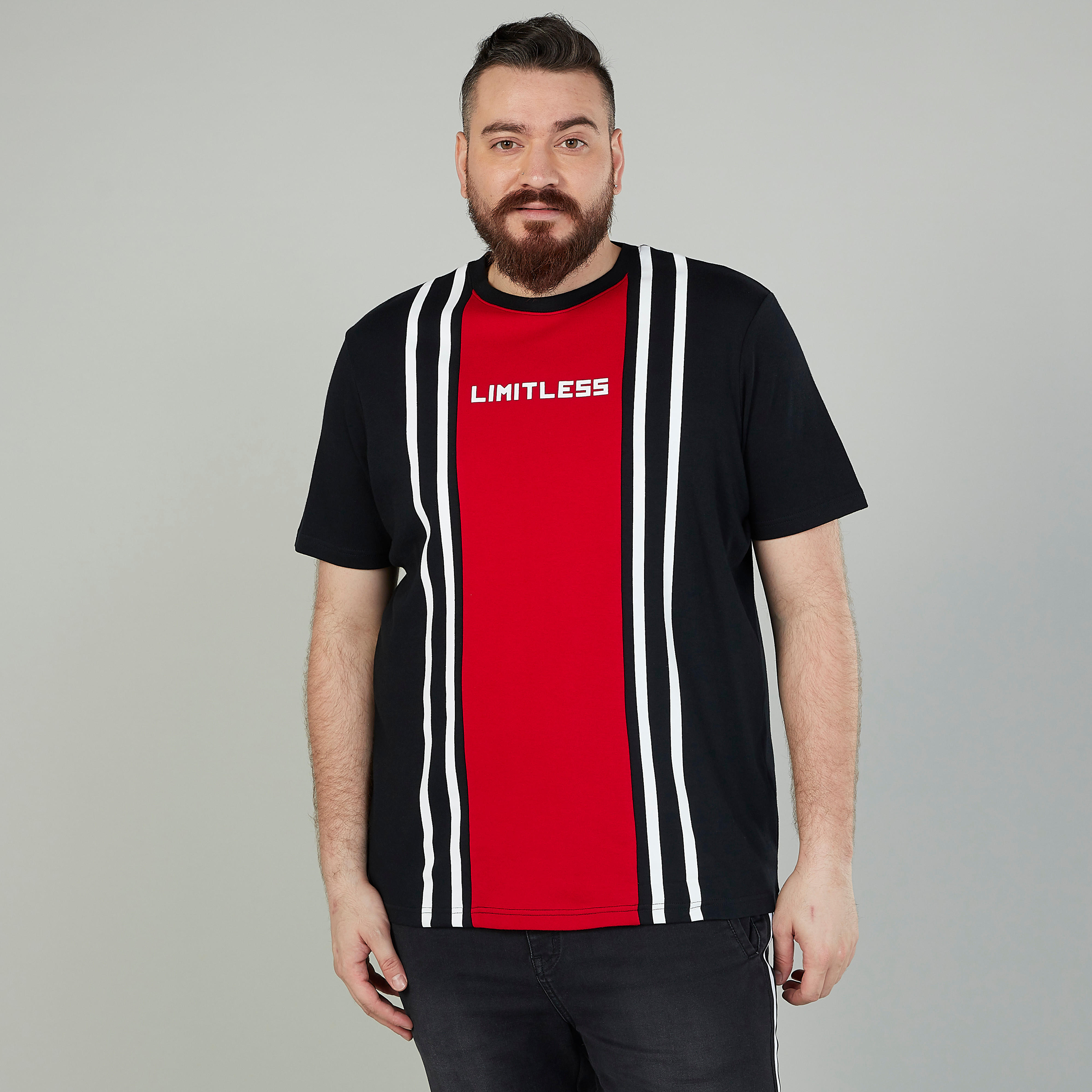 تيشيرت بياقة ضيّقة وأكمام قصيرة وطبعات-men-clothing-tshirtsandpolos-tshirts-image-1