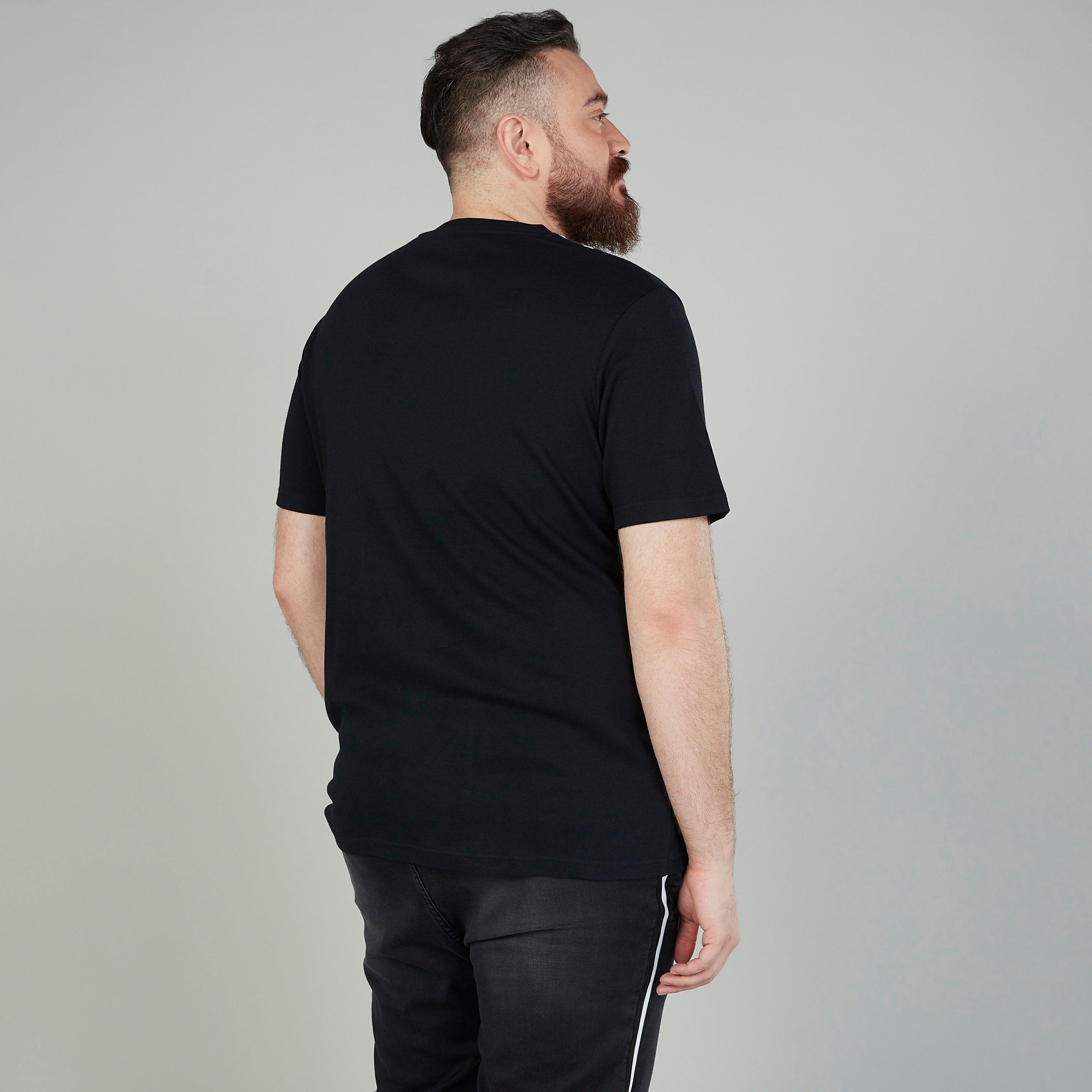 تيشيرت بياقة ضيّقة وأكمام قصيرة وطبعات-men-clothing-tshirtsandpolos-tshirts-image-4