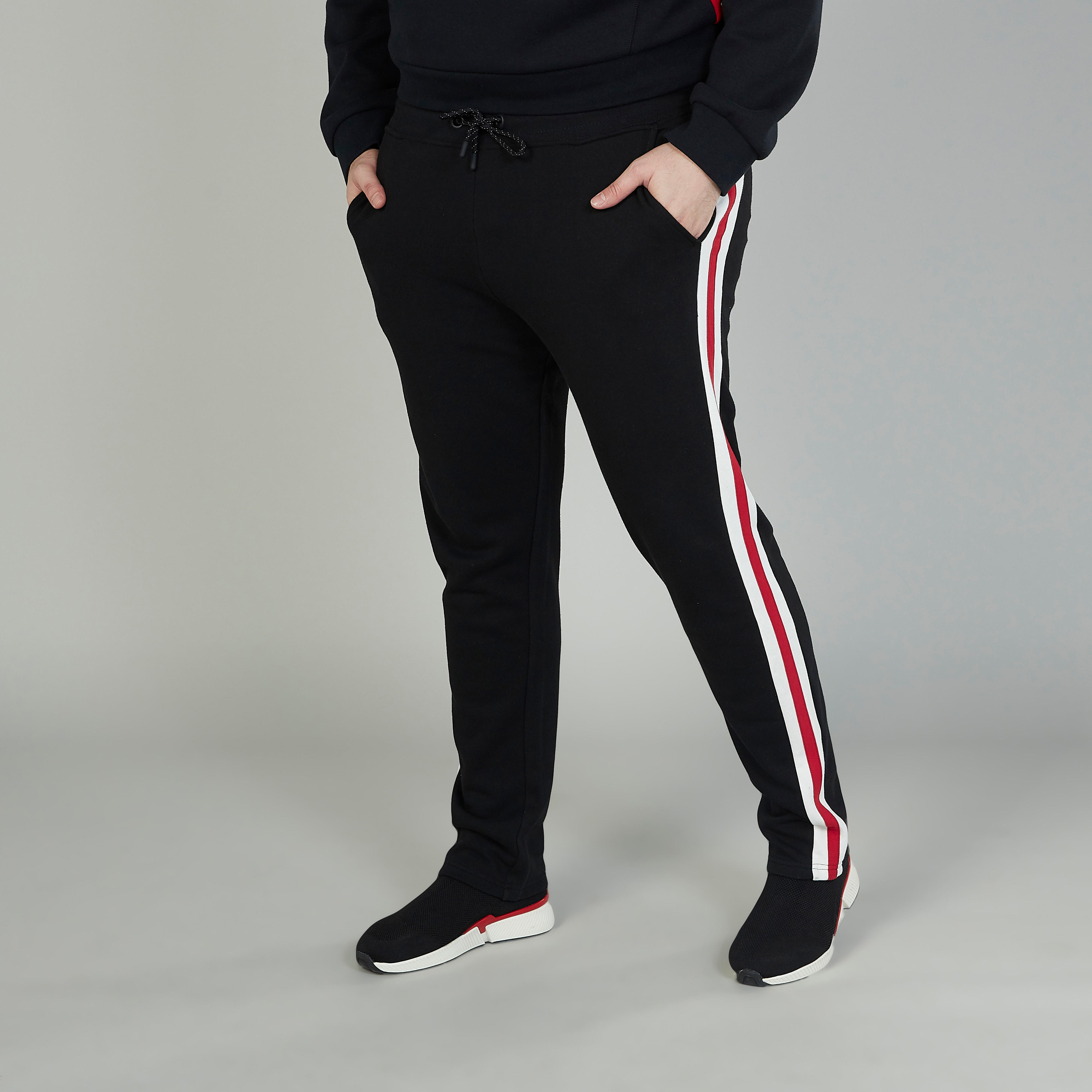 بنطلون رياضي مخطط بخصر مطّاطي متوسط الارتفاع وجيوب-men-clothing-bottoms-joggers-image-3