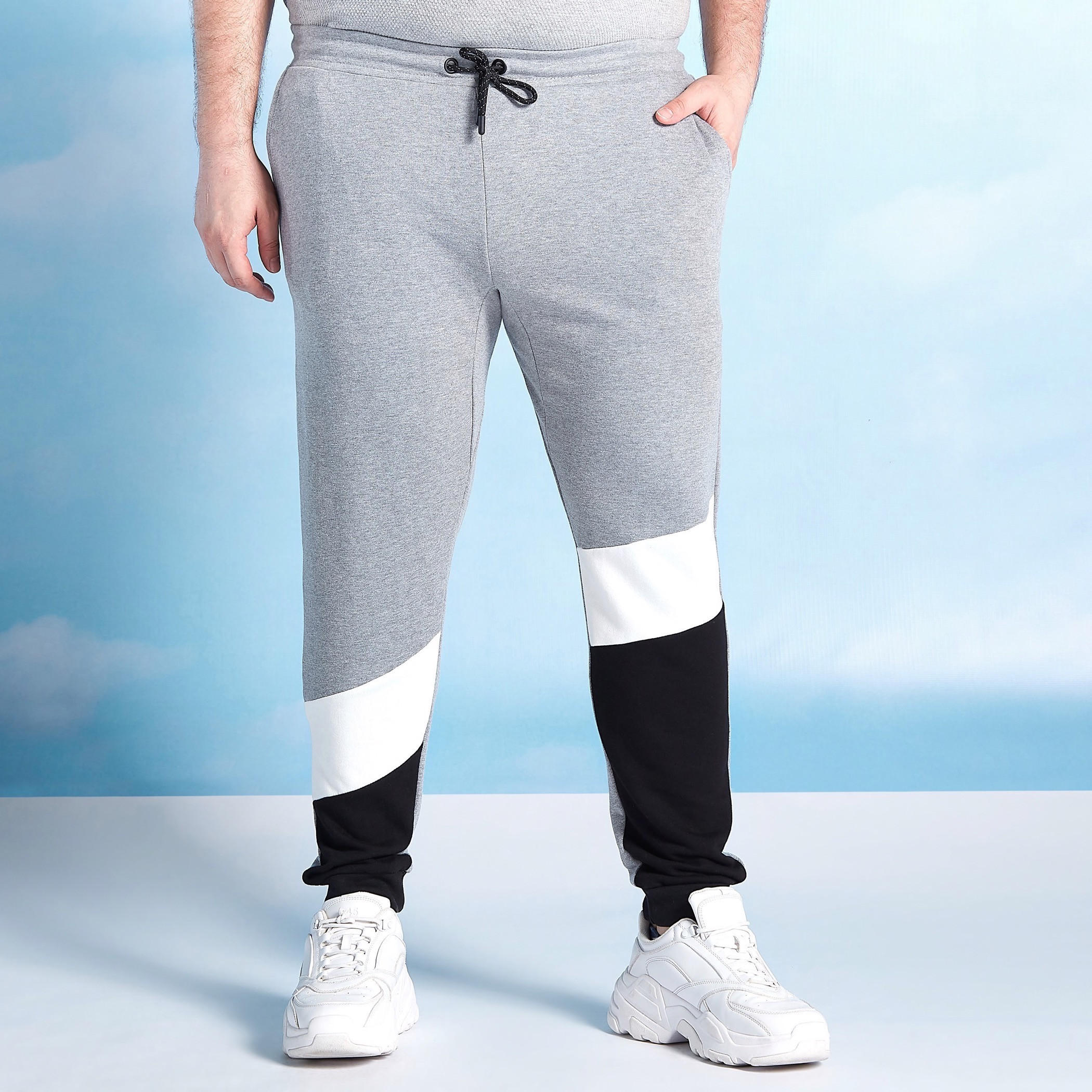 بنطلون رياضي كتل ألوان بخصر متوسط الارتفاع ورباط وجيوب-men-clothing-bottoms-joggers-image-1