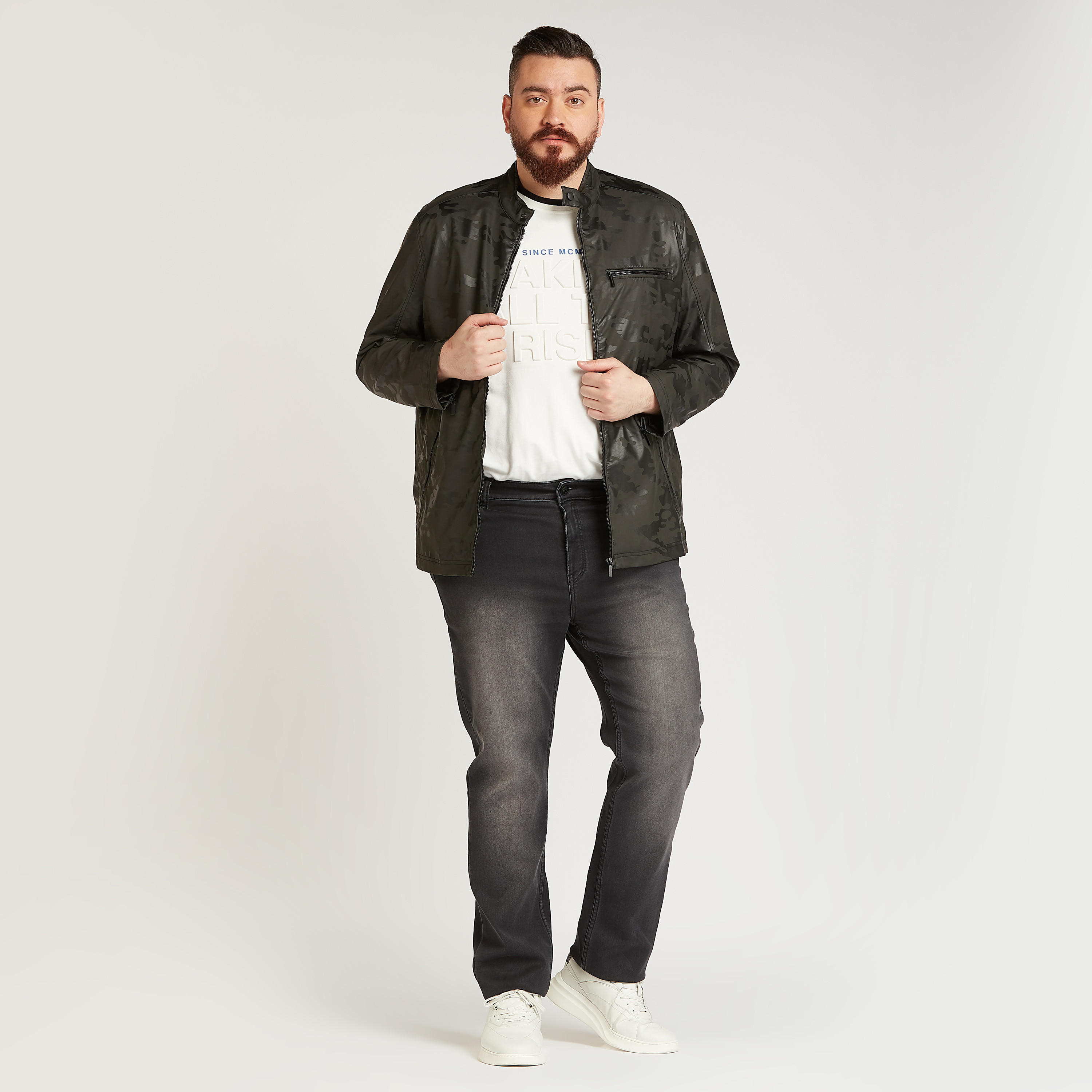بنطلون جينز سادة طويل بخصر متوسط الارتفاع وجيوب وعراوي-men-clothing-bottoms-jeans-image-2