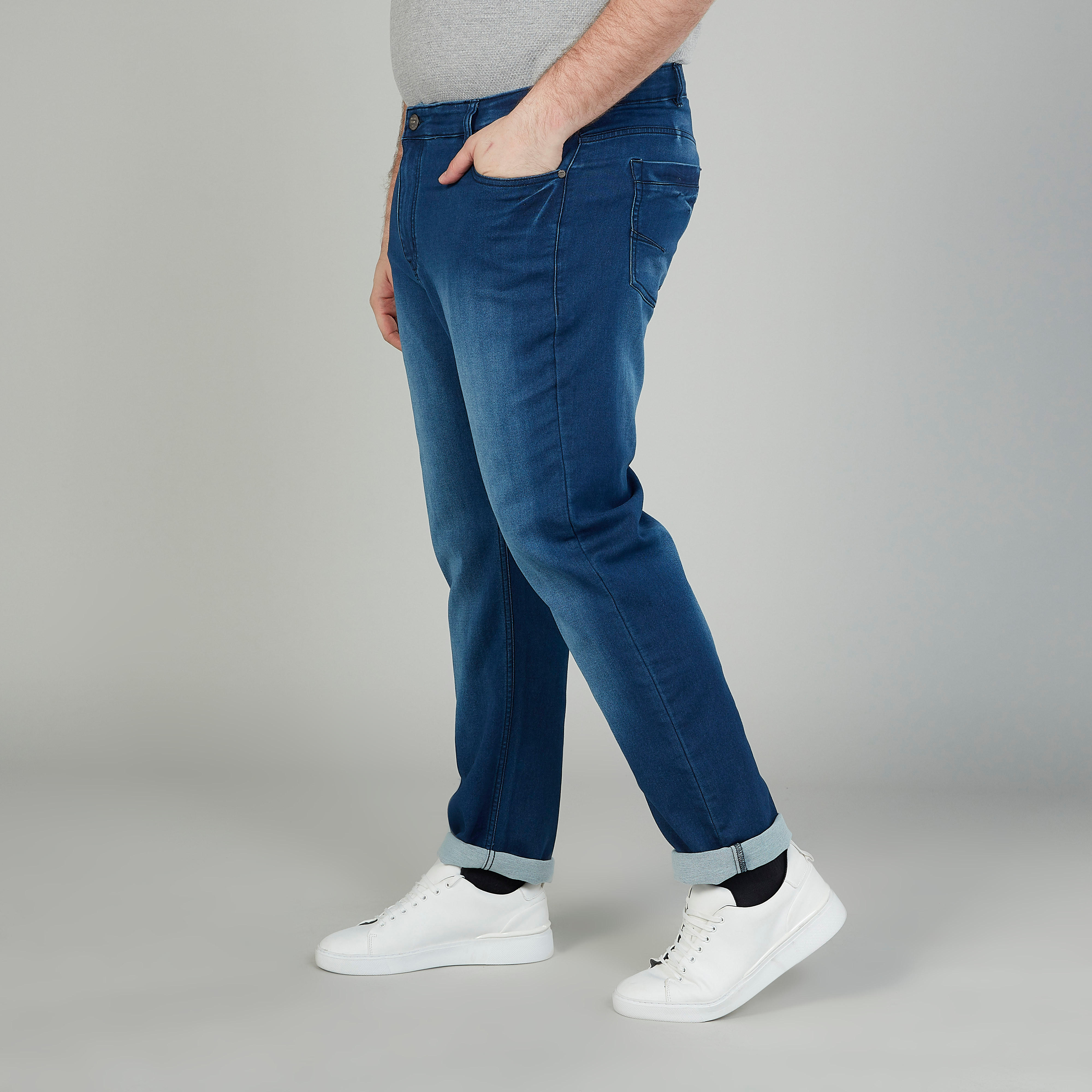 بنطلون جينز سادة بتفاصيل جيوب وعراوي حزام-men-clothing-bottoms-jeans-image-3