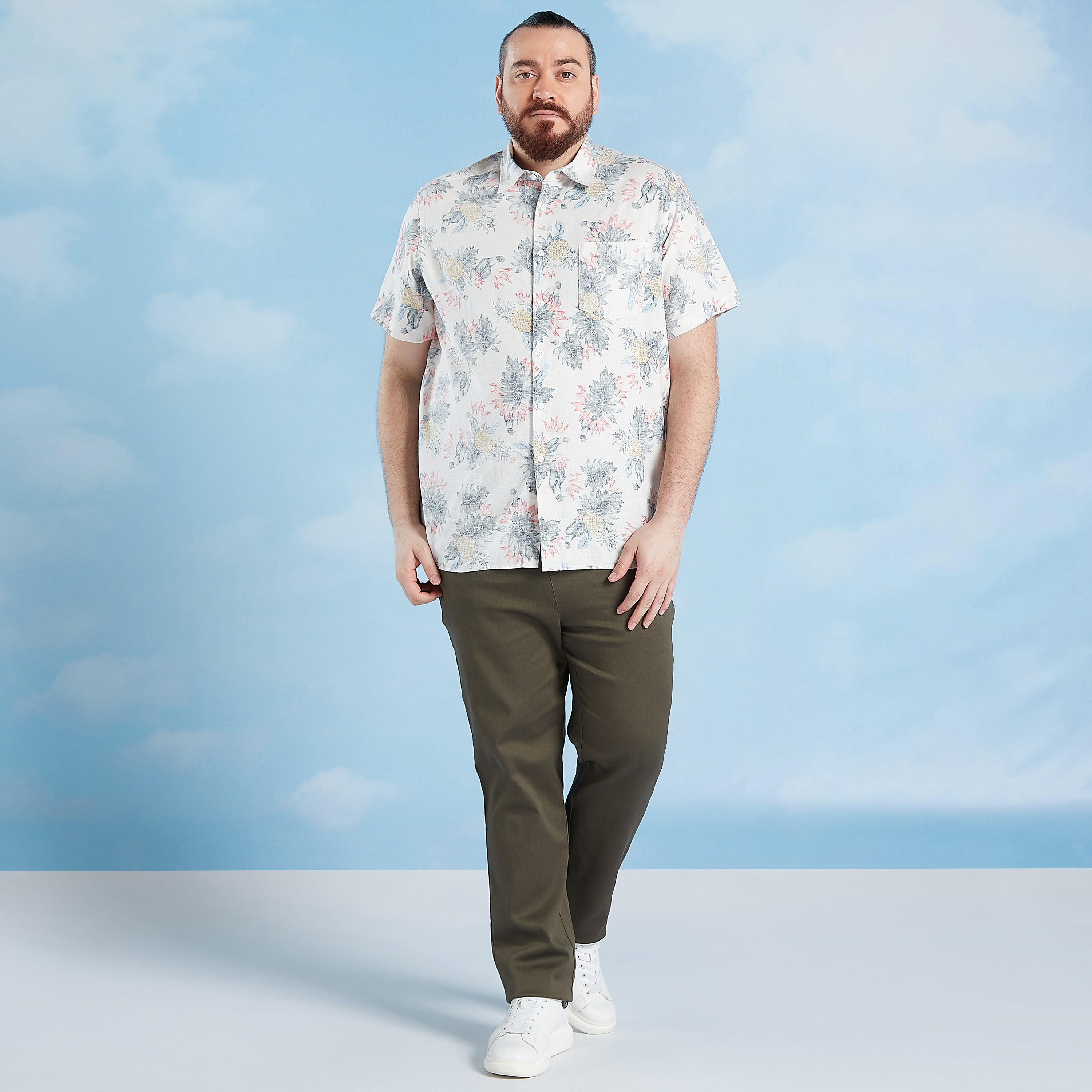 قميص كتّان بأكمام قصيرة وجيب على الصدر وطبعات-men-clothing-shirts-image-2