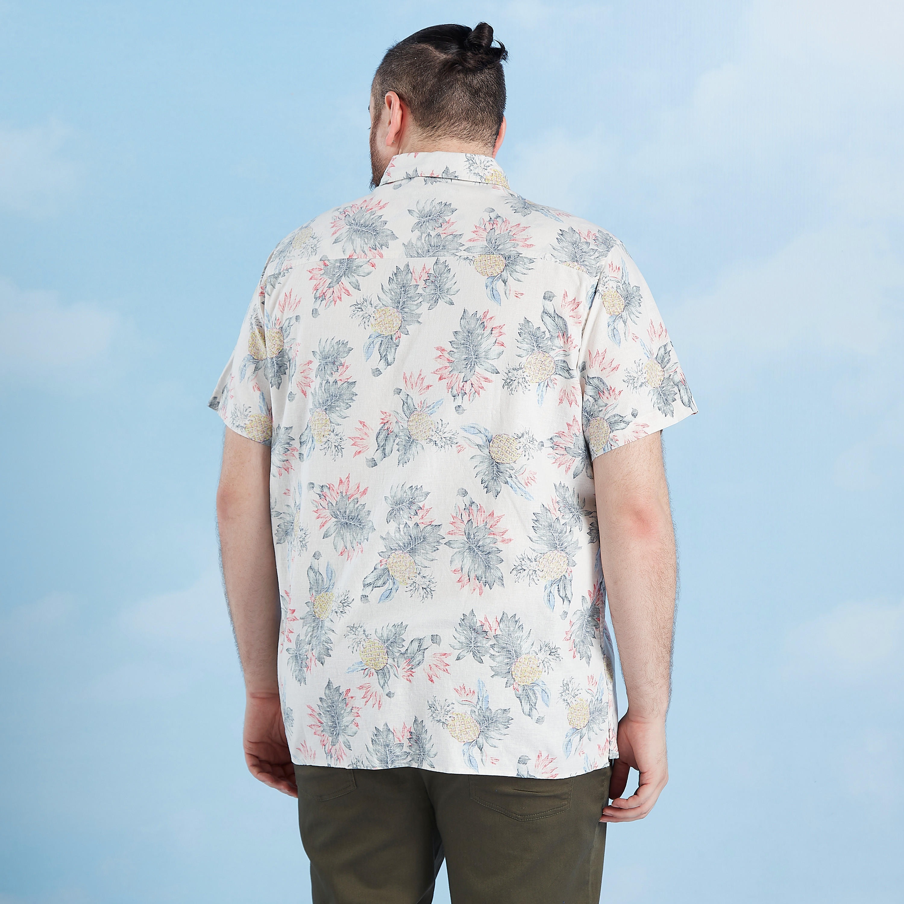 قميص كتّان بأكمام قصيرة وجيب على الصدر وطبعات-men-clothing-shirts-image-4