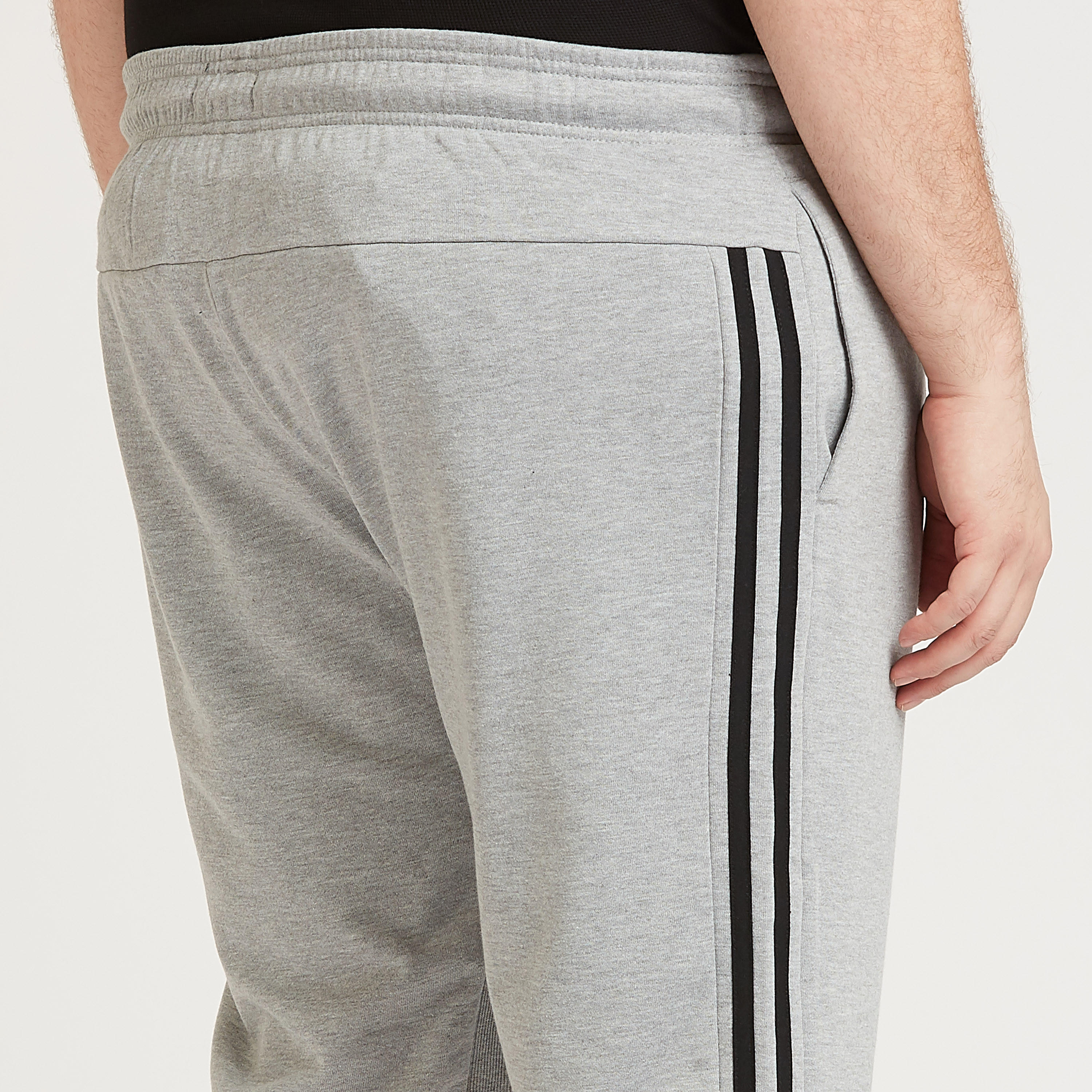 شورت سادة بخصر متوسط الارتفاع ورباط وجيوب-men-clothing-bottoms-shorts-image-3