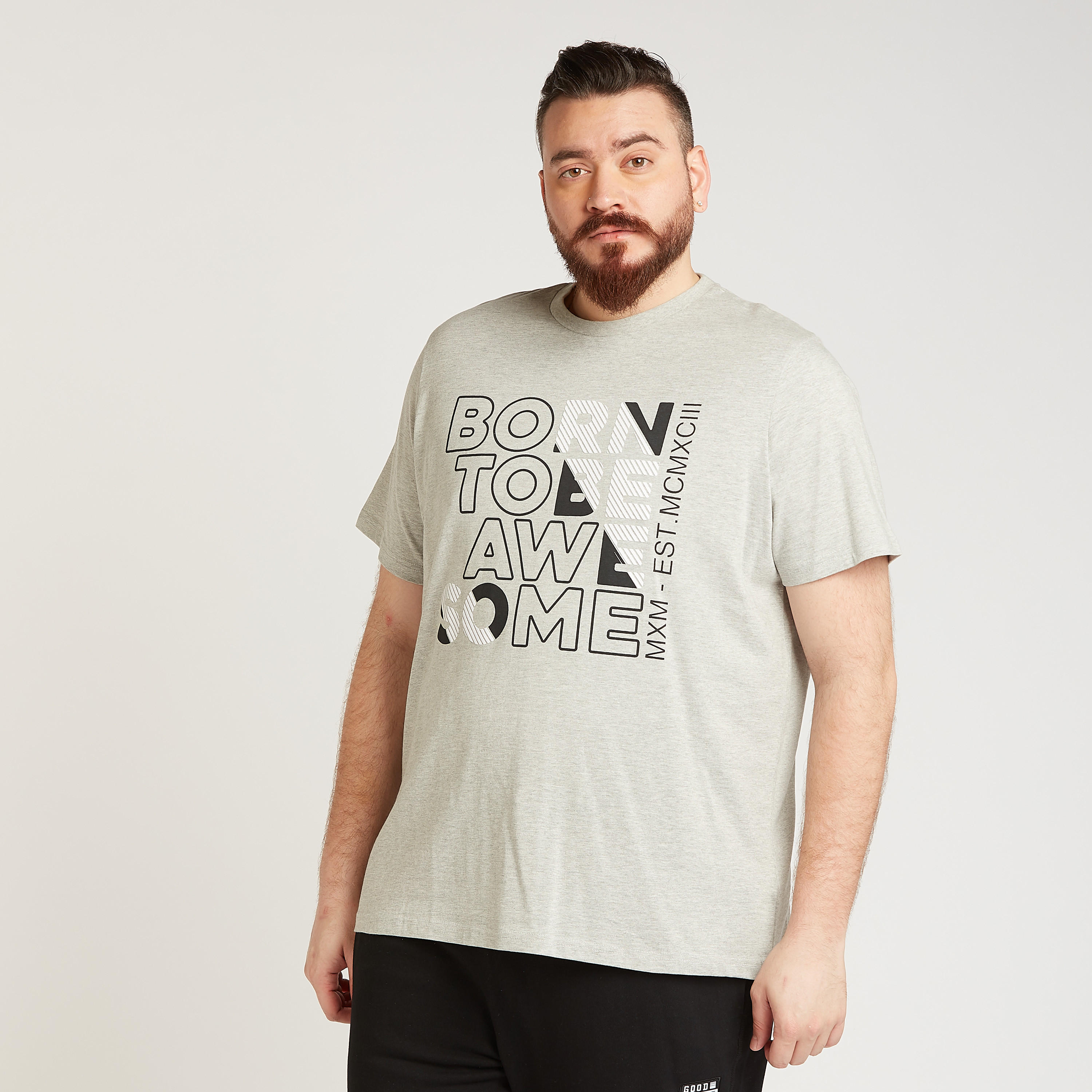 تيشيرت بياقة ضيّقة وأكمام قصيرة وطبعات-men-clothing-tshirtsandpolos-tshirts-image-4