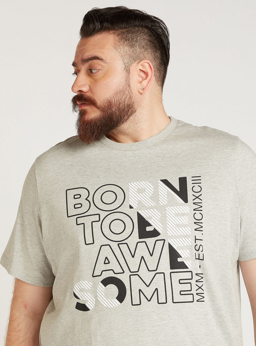 تيشيرت بياقة ضيّقة وأكمام قصيرة وطبعات-men-clothing-tshirtsandpolos-tshirts-image-2