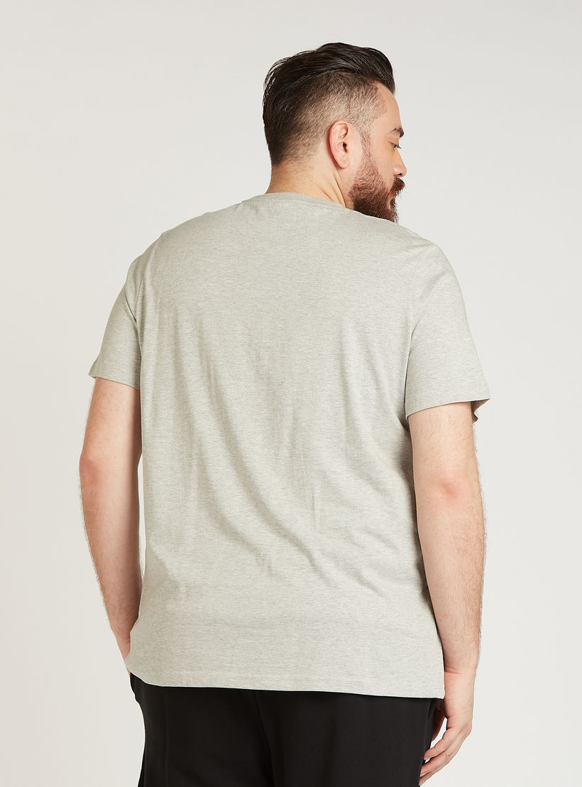 تيشيرت بياقة ضيّقة وأكمام قصيرة وطبعات-men-clothing-tshirtsandpolos-tshirts-image-1