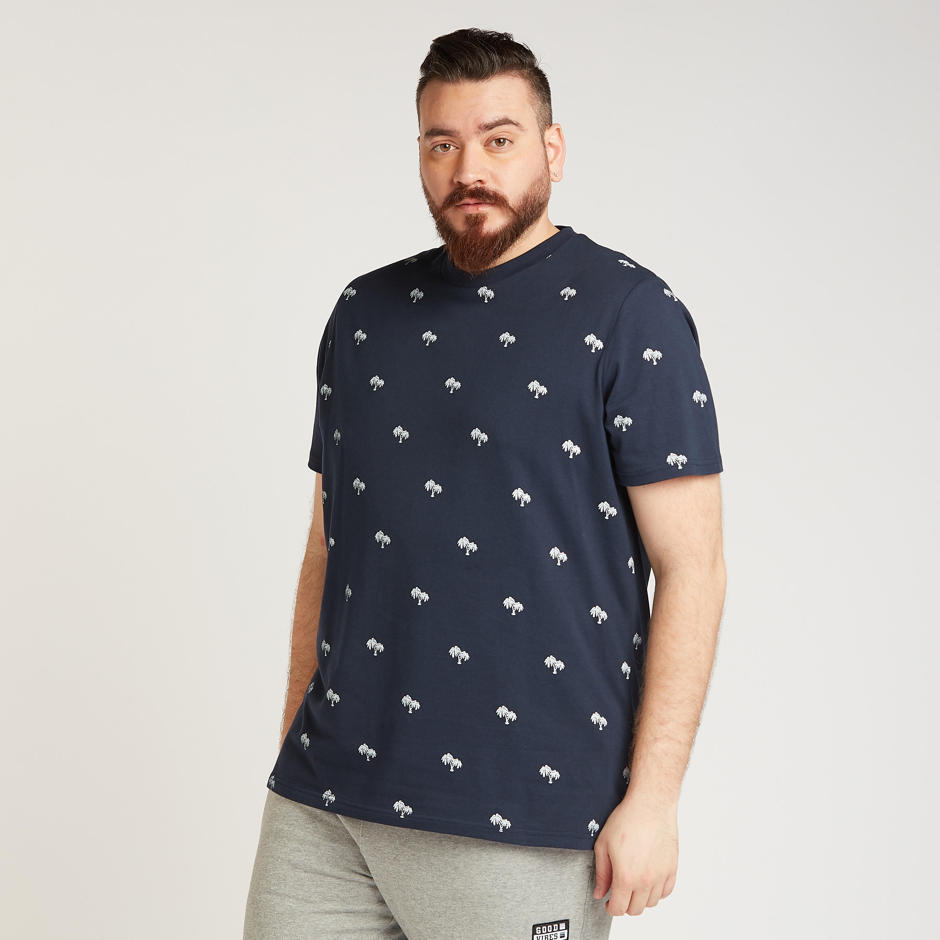 تيشيرت بياقة ضيّقة وأكمام قصيرة وطبعات-men-clothing-tshirtsandpolos-tshirts-image-4