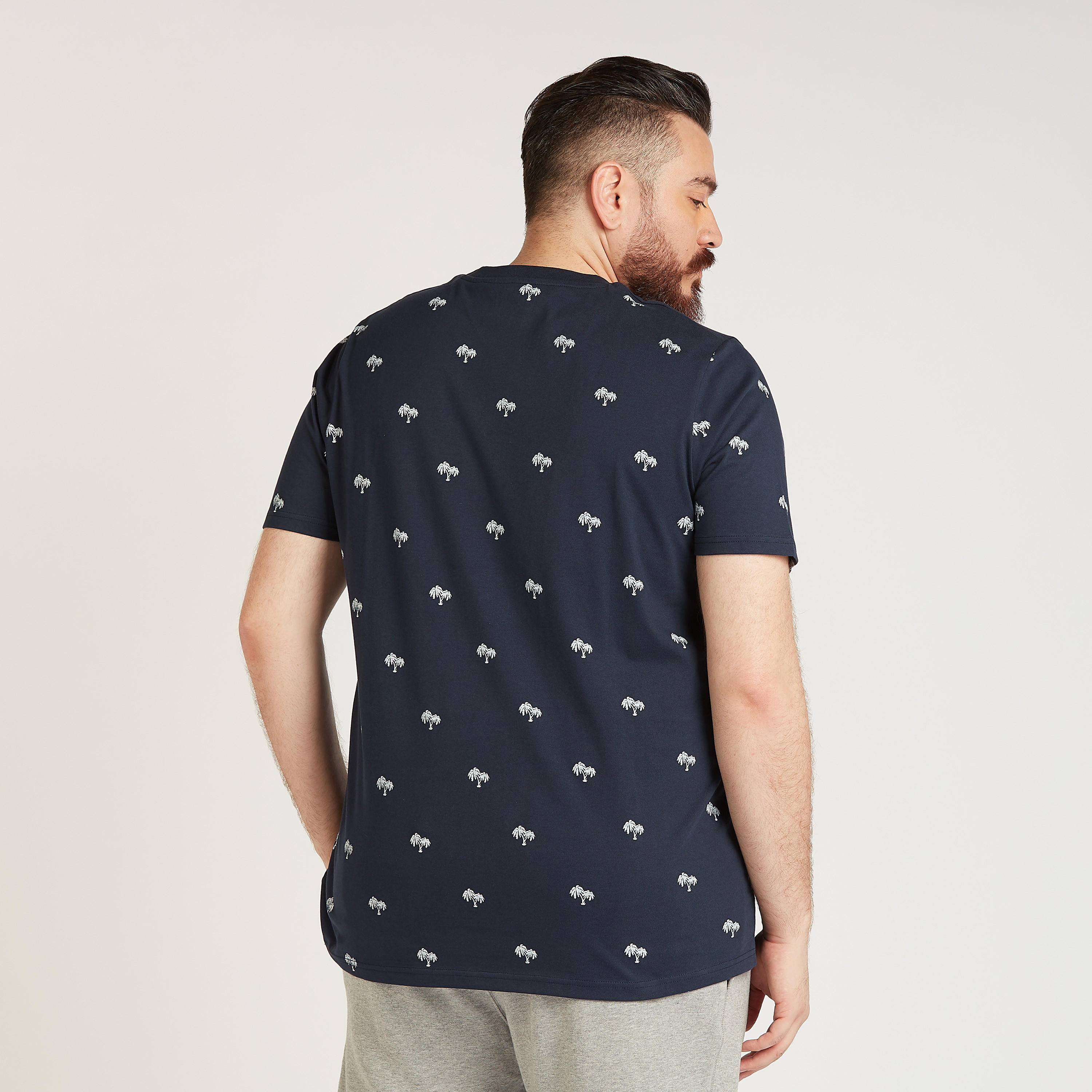 تيشيرت بياقة ضيّقة وأكمام قصيرة وطبعات-men-clothing-tshirtsandpolos-tshirts-image-1