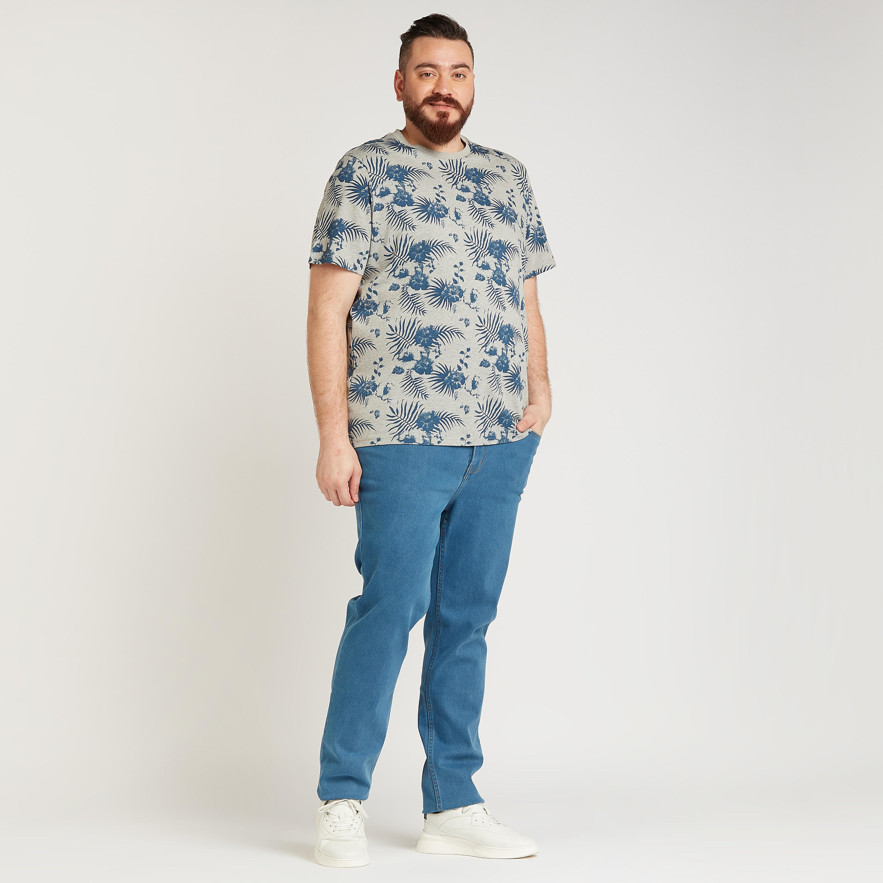 تيشيرت  بياقة ضيّقة وأكمام قصيرة وطبعات-men-clothing-tshirtsandpolos-tshirts-image-2