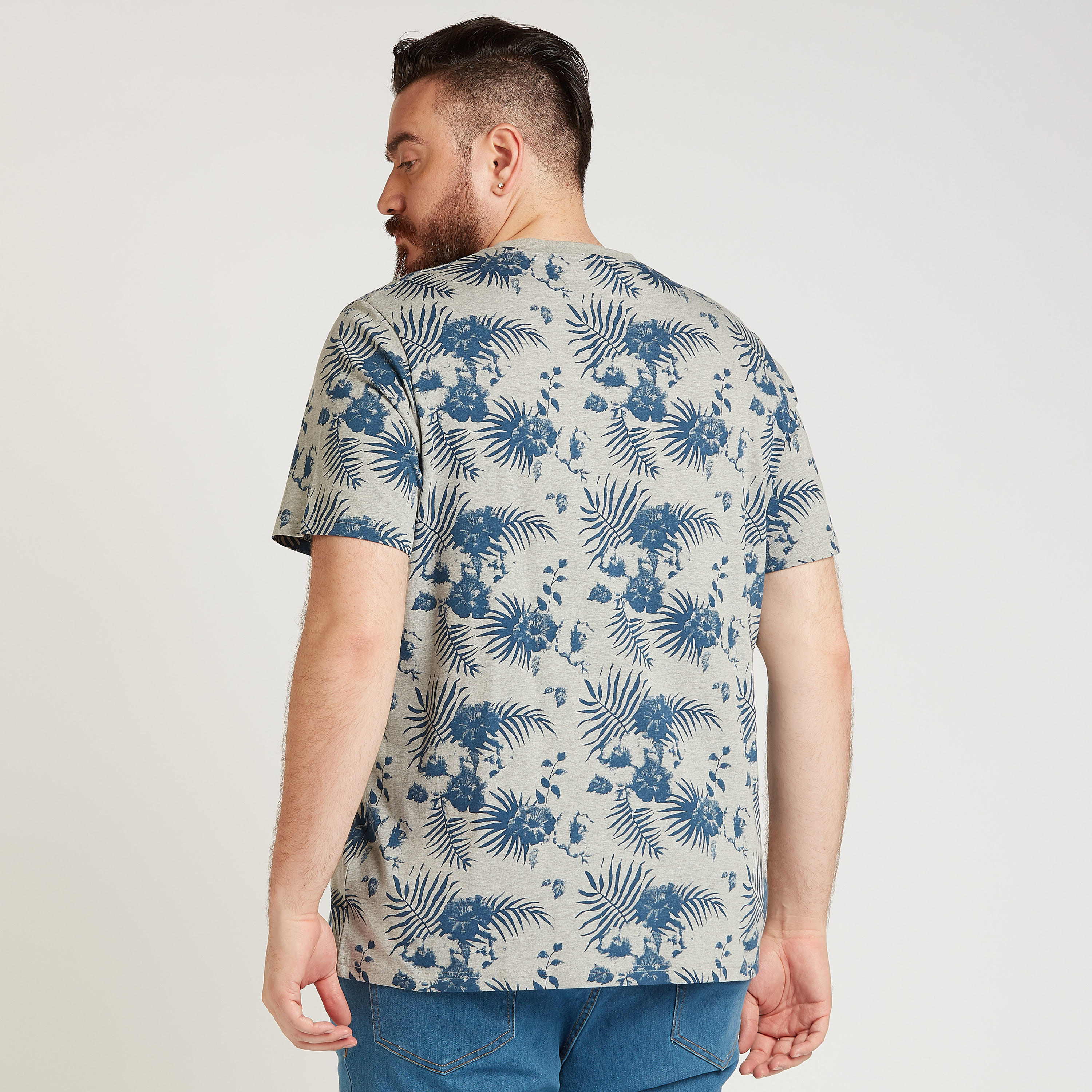 تيشيرت  بياقة ضيّقة وأكمام قصيرة وطبعات-men-clothing-tshirtsandpolos-tshirts-image-4
