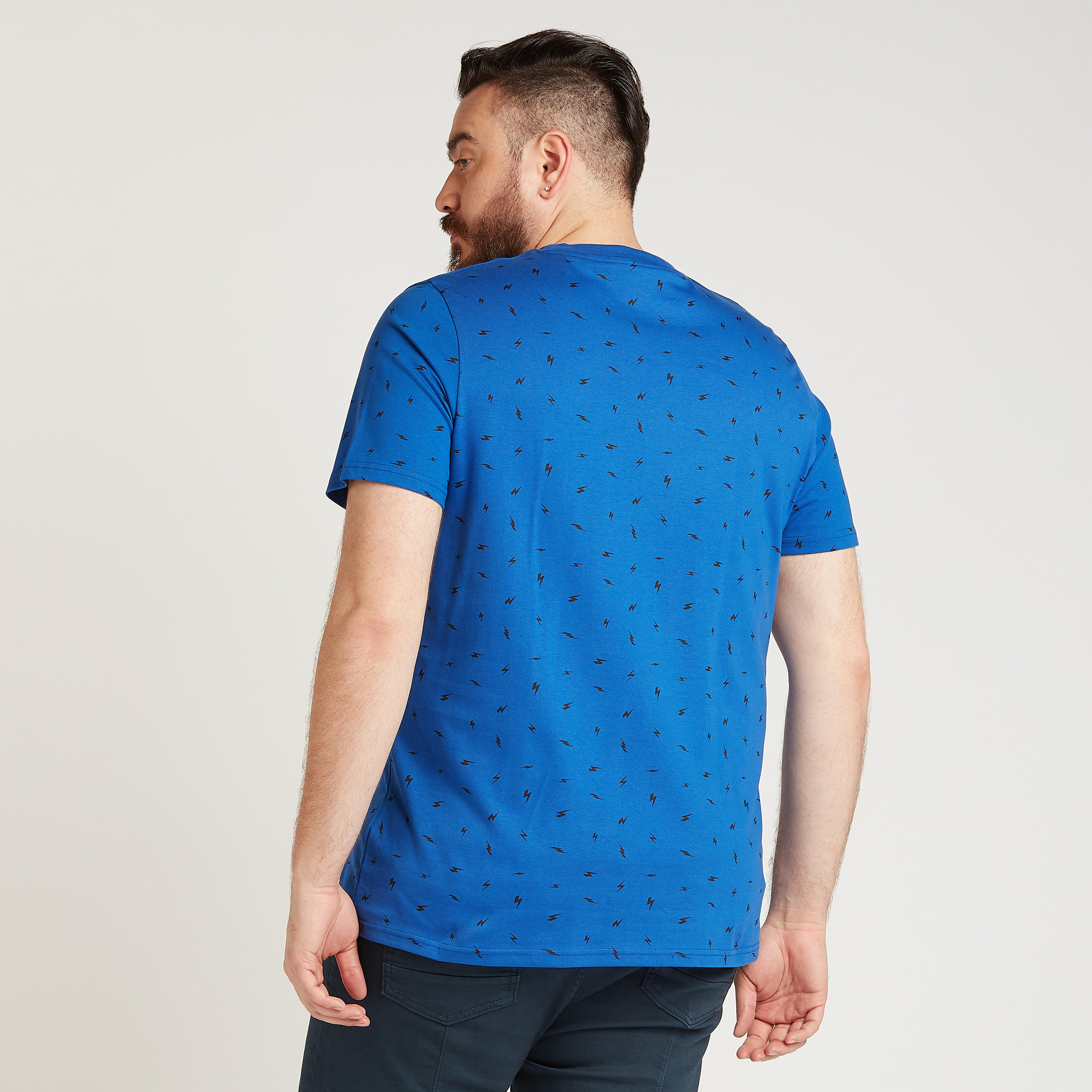 تيشيرت  بياقة ضيّقة وأكمام قصيرة وطبعات-men-clothing-tshirtsandpolos-tshirts-image-4