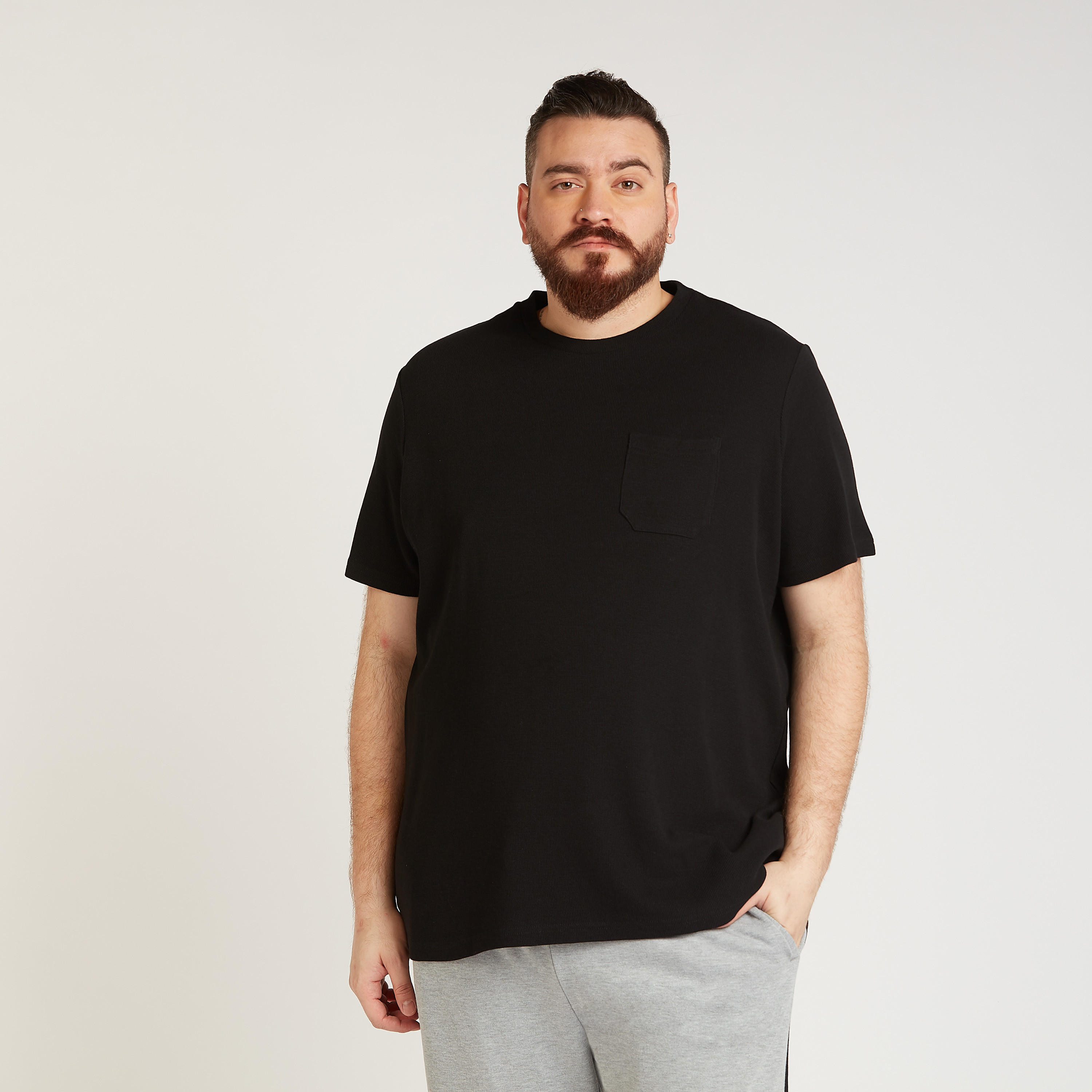 تيشيرت بارز الملمس بياقة ضيّقة وأكمام قصيرة-men-clothing-tshirtsandpolos-tshirts-image-1