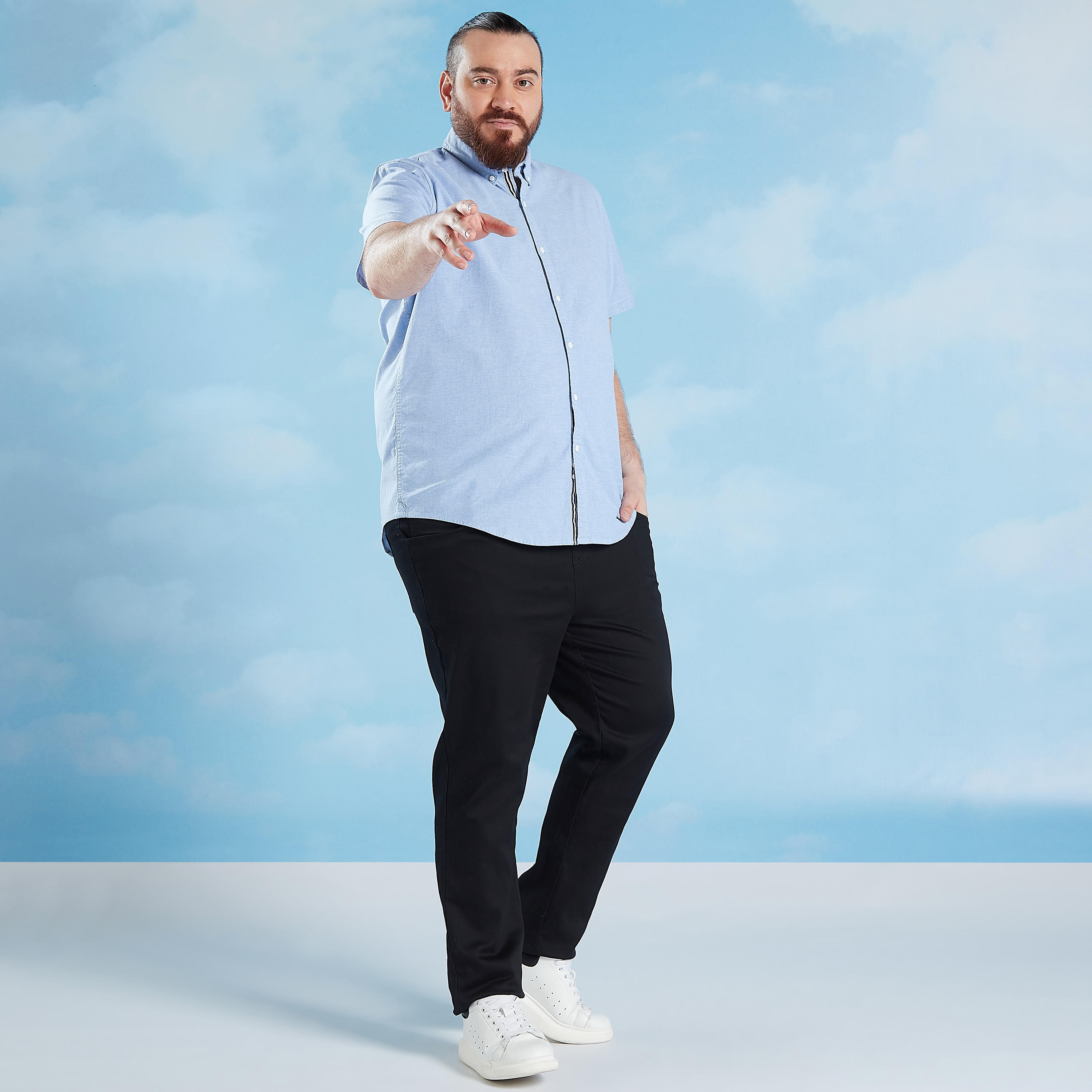 قميص سادة بياقة وقصّة عادية وأكمام قصيرة-men-clothing-shirts-image-3