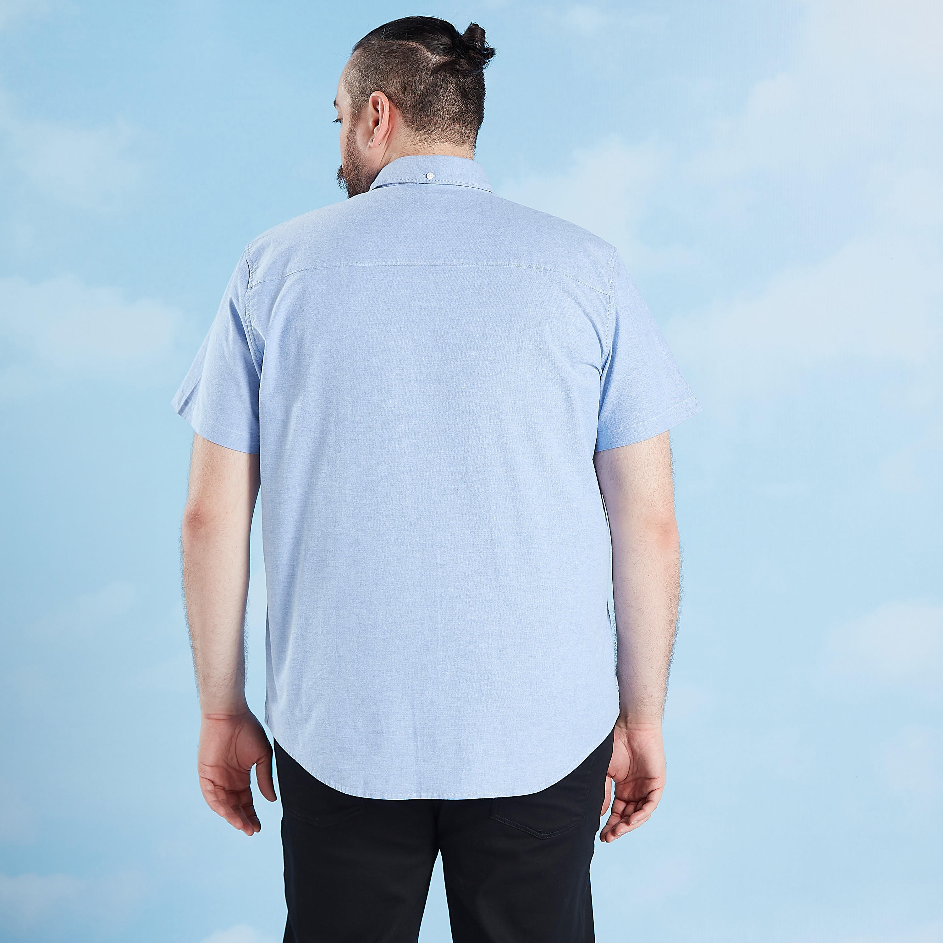 قميص سادة بياقة وقصّة عادية وأكمام قصيرة-men-clothing-shirts-image-1