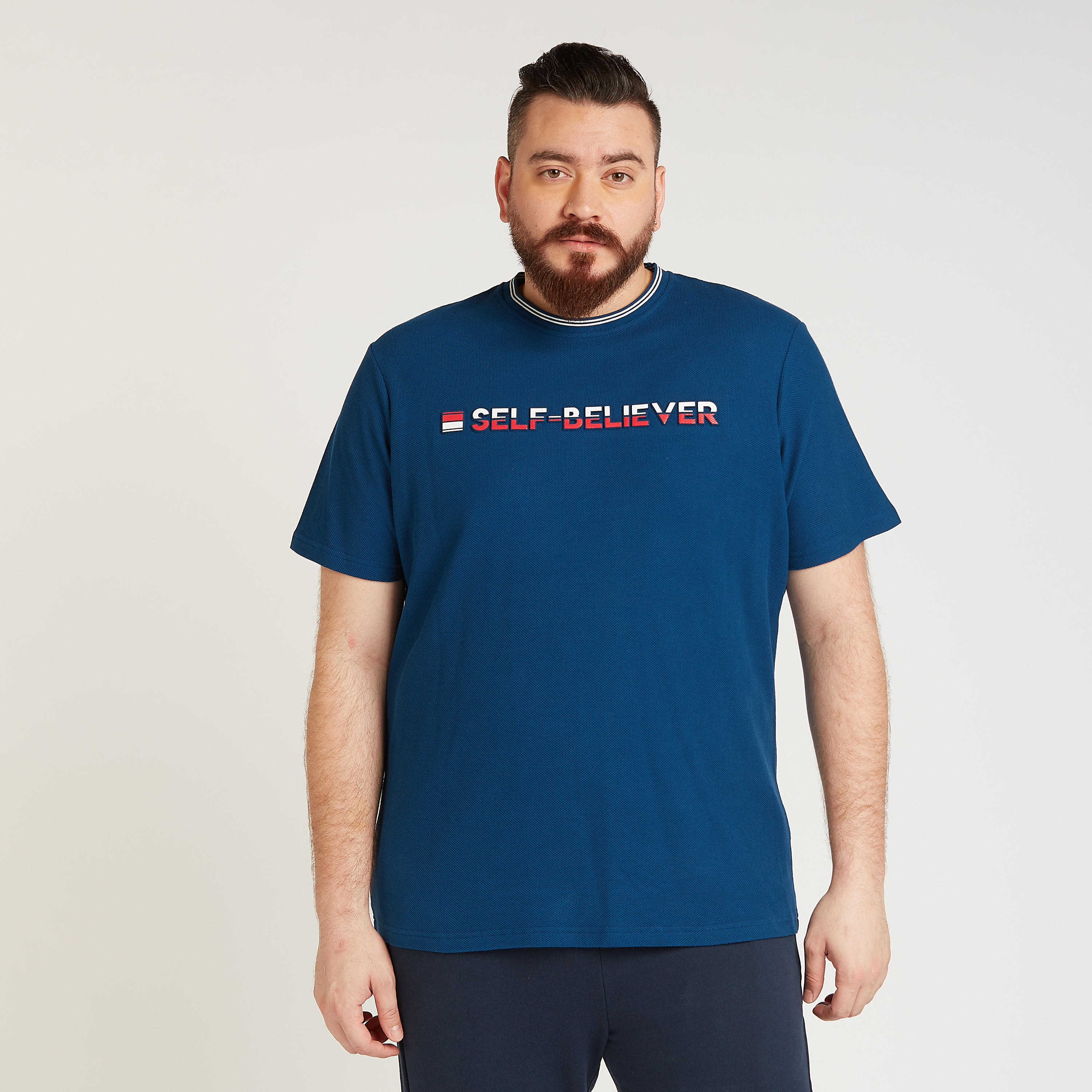تيشيرت  بياقة ضيّقة وأكمام قصيرة وطبعات-men-clothing-tshirtsandpolos-tshirts-image-1