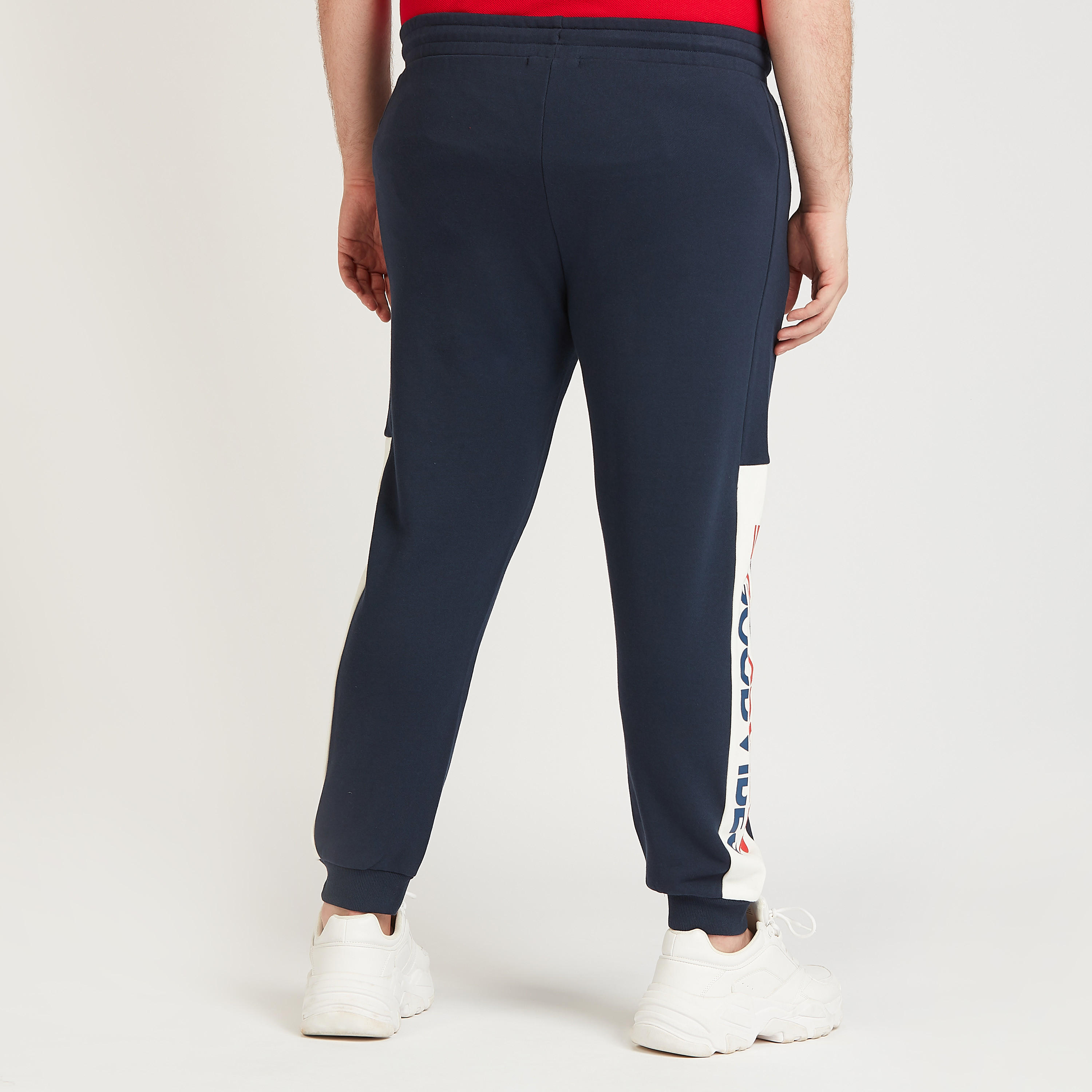 بنطلون رياضي طويل سادة بخصر متوسّط الارتفاع ورباط إغلاق وجيوب-men-clothing-bottoms-joggers-image-2